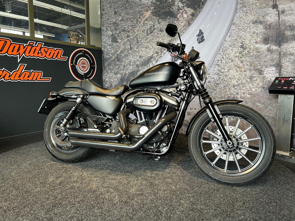 Harley-Davidson XL883N Sportster Iron