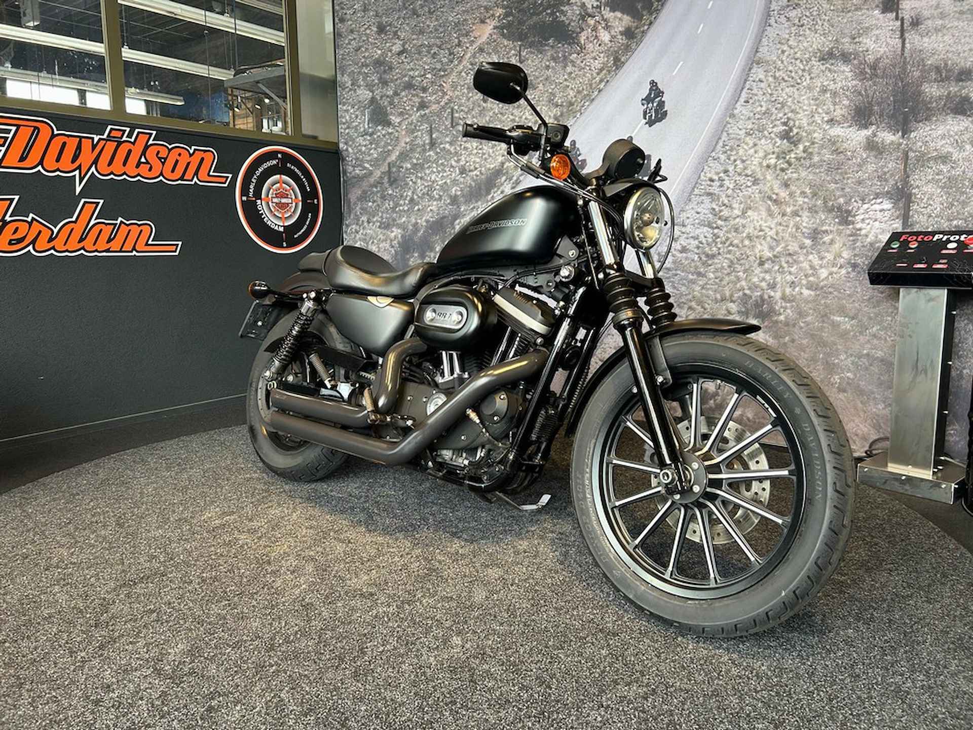 Harley-Davidson XL883N Sportster Iron - 8/11