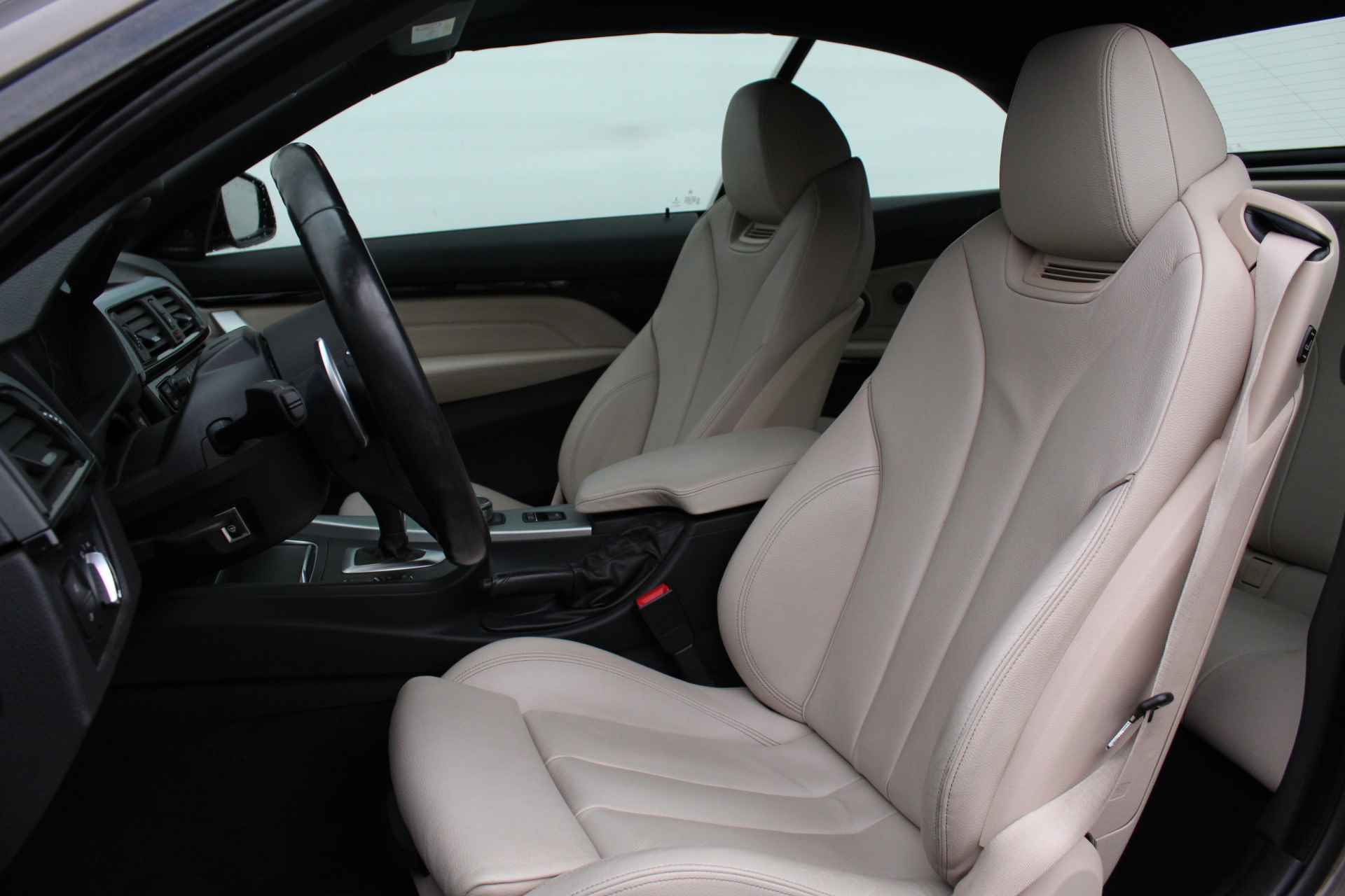 BMW 4 Serie Cabrio 430i High Executive M Sport Automaat / Achteruitrijcamera / Air Collar / Sportstoelen / Comfort Access / Surround View / Head-Up / Harman Kardon - 11/37