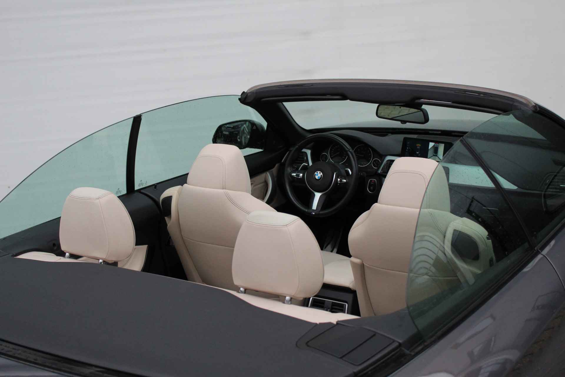 BMW 4 Serie Cabrio 430i High Executive M Sport Automaat / Achteruitrijcamera / Air Collar / Sportstoelen / Comfort Access / Surround View / Head-Up / Harman Kardon - 18/37