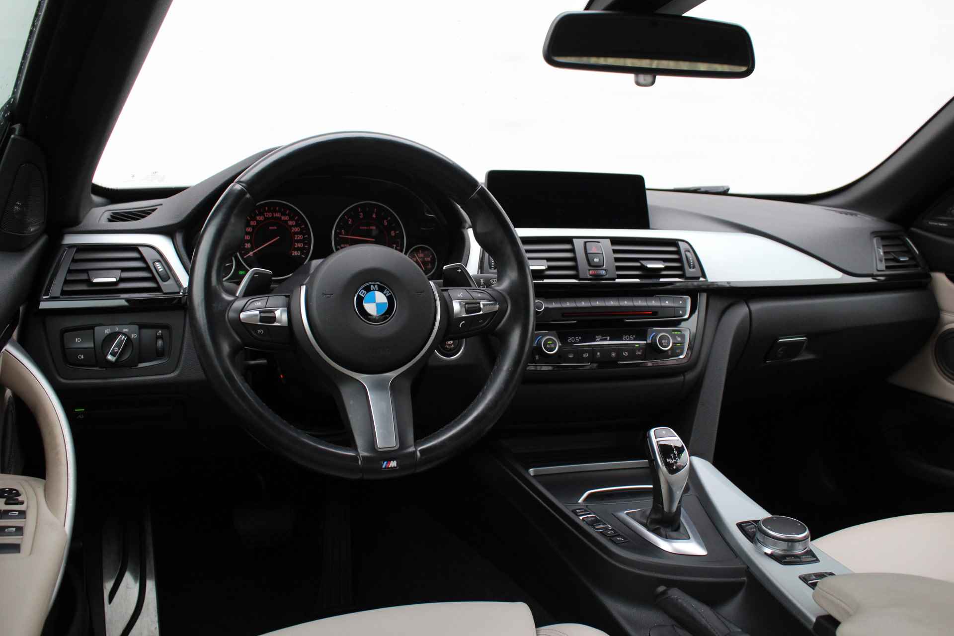 BMW 4 Serie Cabrio 430i High Executive M Sport Automaat / Achteruitrijcamera / Air Collar / Sportstoelen / Comfort Access / Surround View / Head-Up / Harman Kardon - 34/37