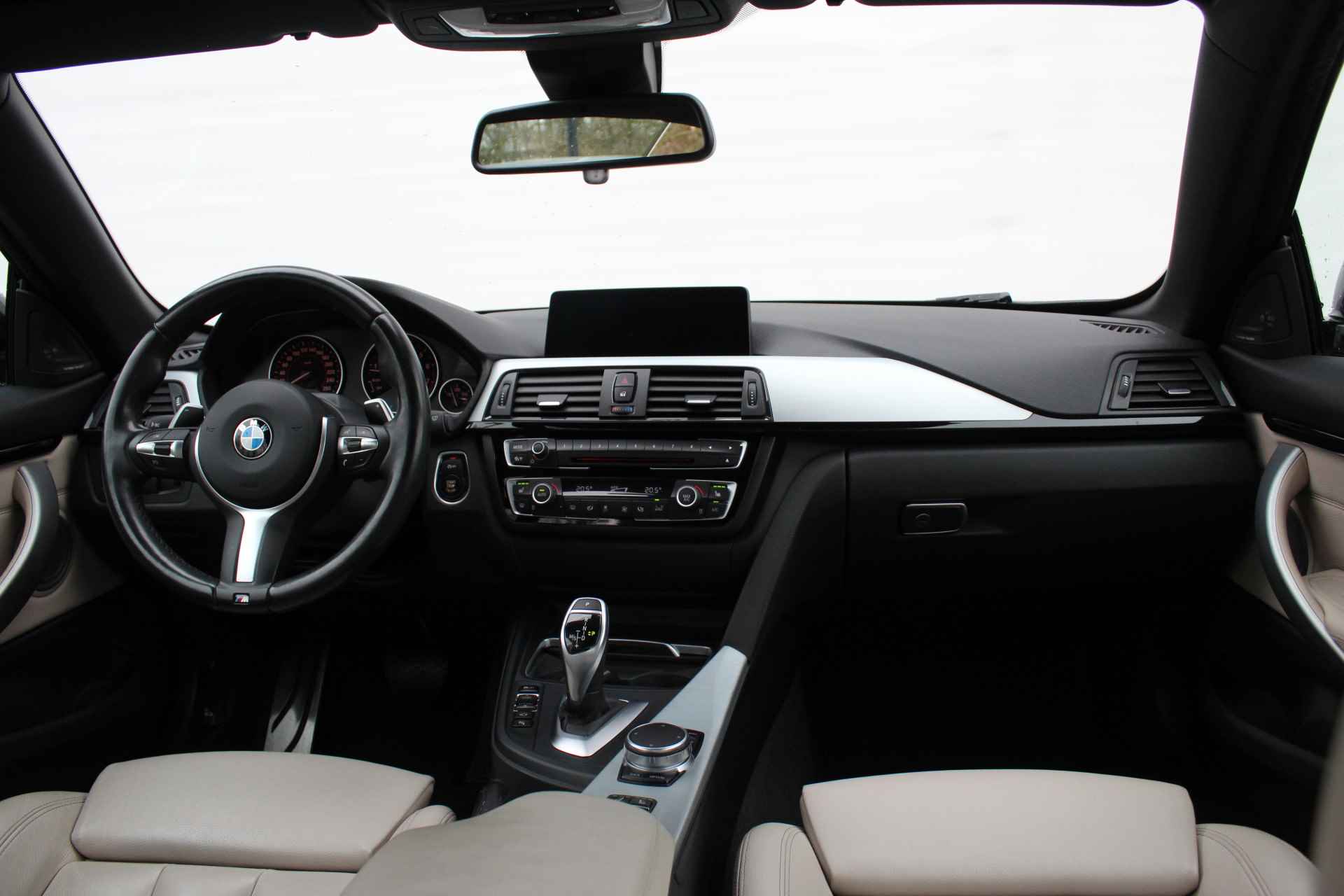 BMW 4 Serie Cabrio 430i High Executive M Sport Automaat / Achteruitrijcamera / Air Collar / Sportstoelen / Comfort Access / Surround View / Head-Up / Harman Kardon - 35/37