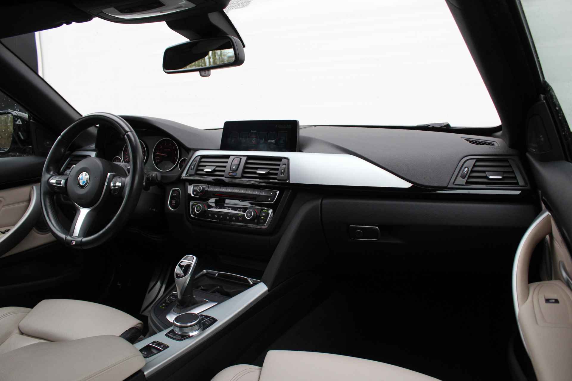 BMW 4 Serie Cabrio 430i High Executive M Sport Automaat / Achteruitrijcamera / Air Collar / Sportstoelen / Comfort Access / Surround View / Head-Up / Harman Kardon - 36/37