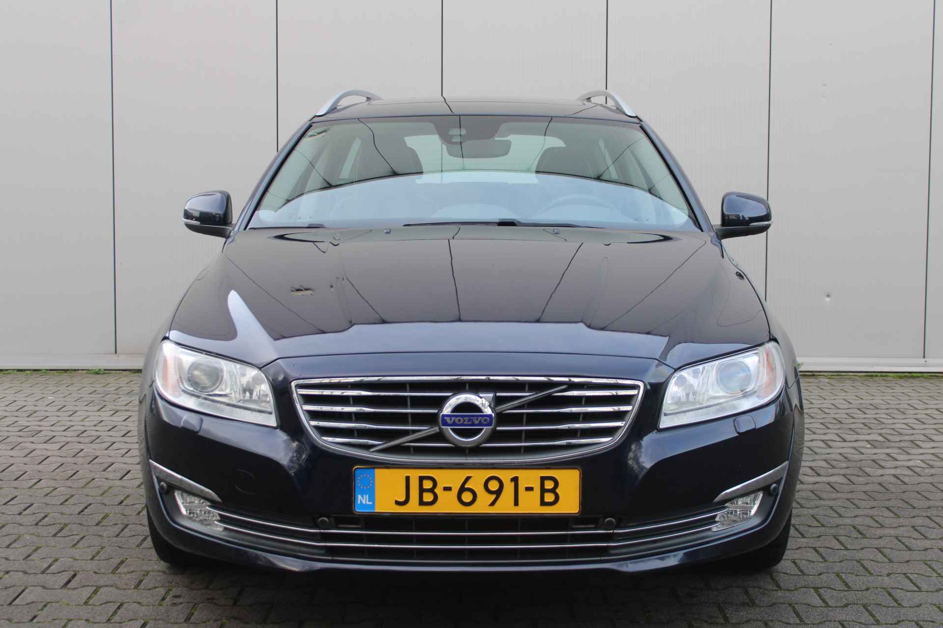 Volvo V70 T4 Automaat Inscription Edition | Automatische Niveau regeling | Geventileerd leder | Schuifdak - 5/31