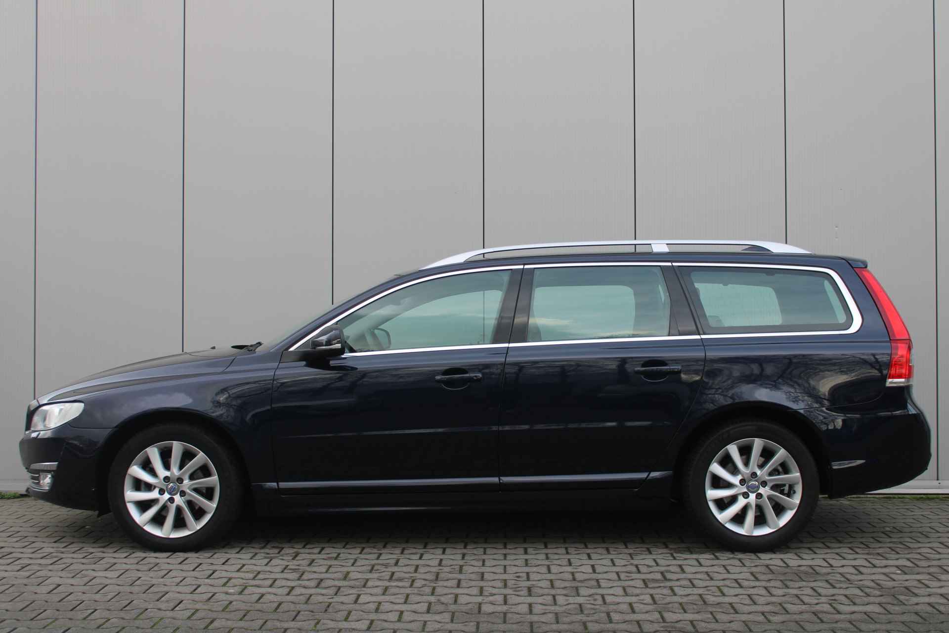 Volvo V70 T4 Automaat Inscription Edition | Automatische Niveau regeling | Geventileerd leder | Schuifdak - 6/31