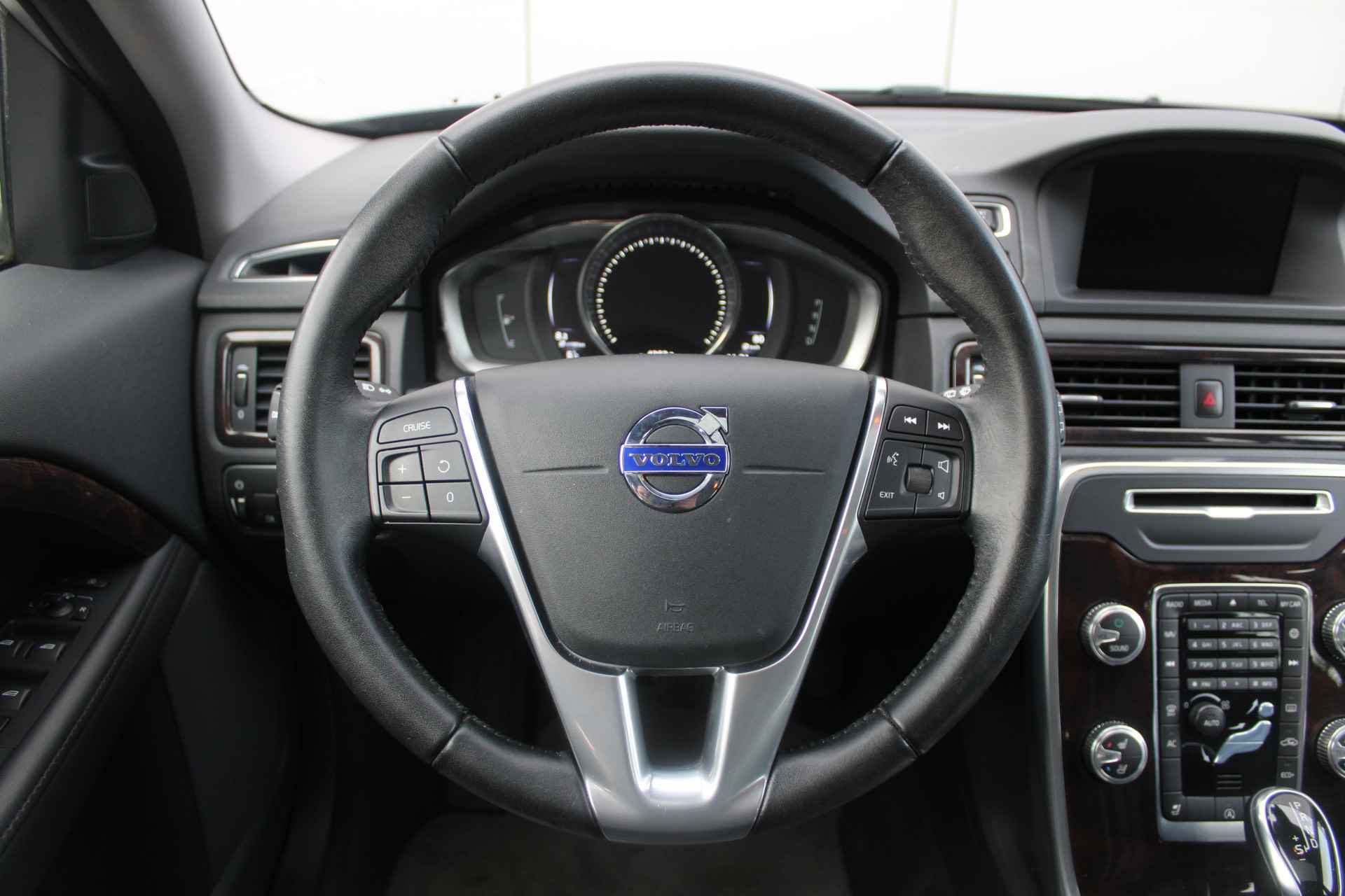 Volvo V70 T4 Automaat Inscription Edition | Automatische Niveau regeling | Geventileerd leder | Schuifdak - 26/31