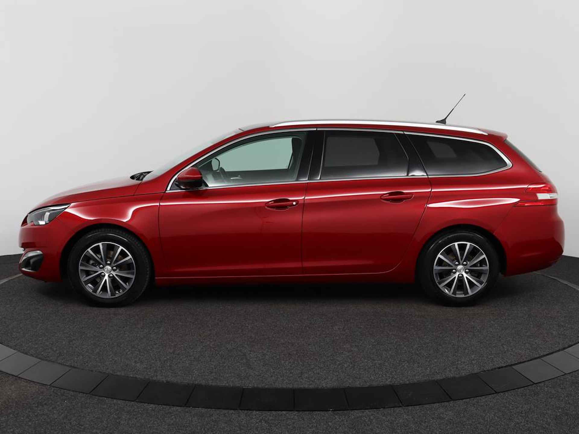 Peugeot 308 SW 1.2 130pk Allure | Navigatie | Camera | Climate control | Panoramadak | Keyless | - 3/41