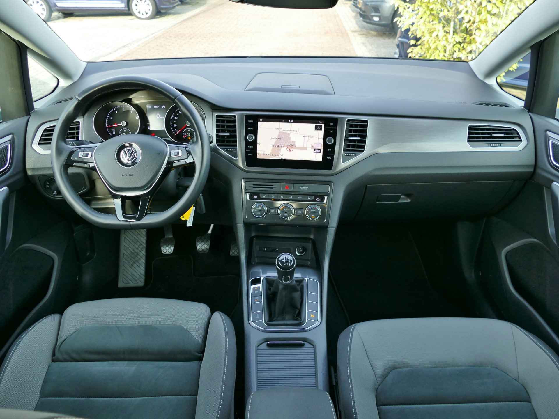 Volkswagen Golf Sportsvan 1.0 TSI Highline | navigatie | adaptieve cruise control | trekhaak | stoelverwarming - 15/53