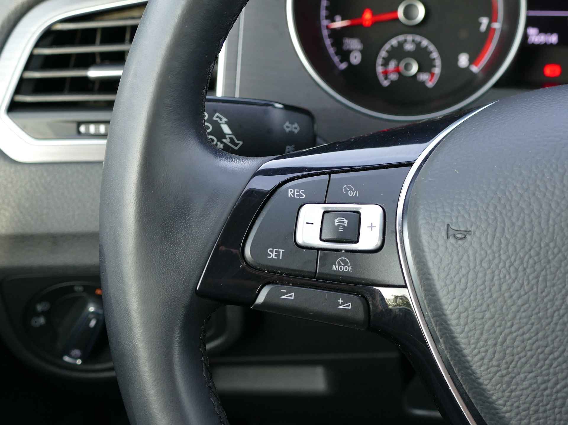 Volkswagen Golf Sportsvan 1.0 TSI Highline | navigatie | adaptieve cruise control | trekhaak | stoelverwarming - 17/53