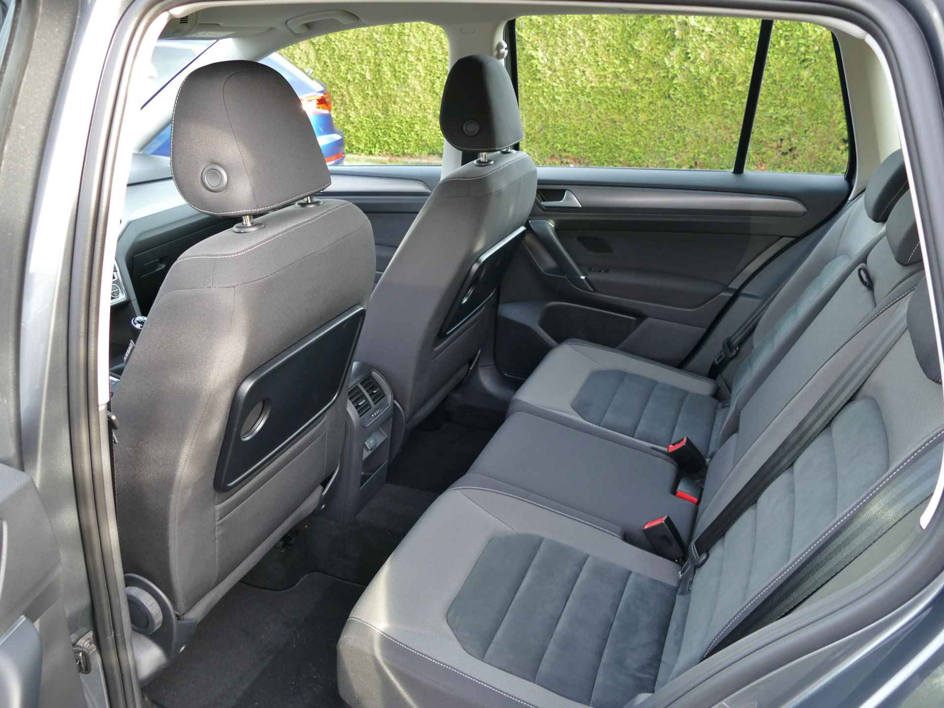 Volkswagen Golf Sportsvan 1.0 TSI Highline | navigatie | adaptieve cruise control | trekhaak | stoelverwarming - 33/53