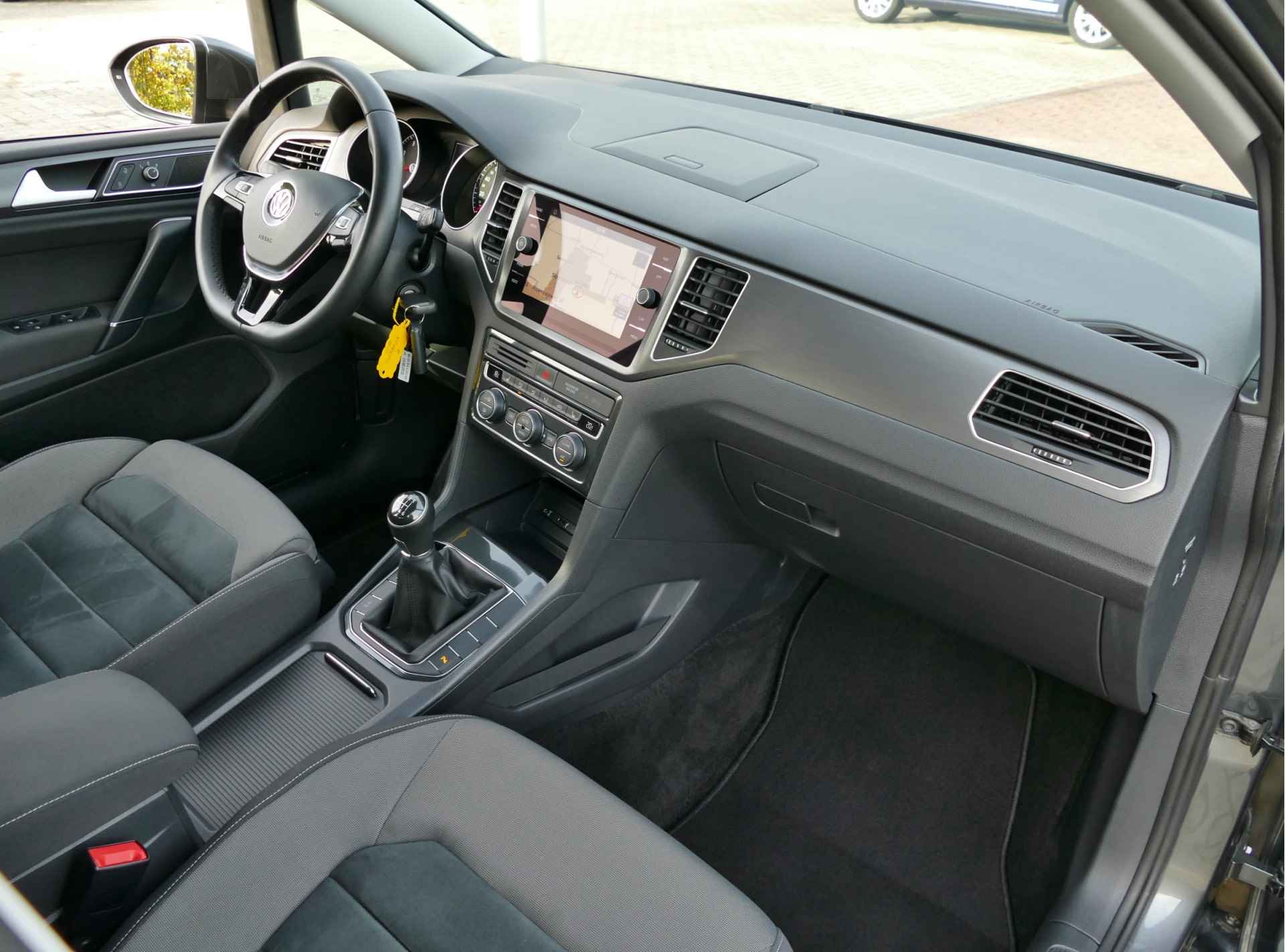 Volkswagen Golf Sportsvan 1.0 TSI Highline | navigatie | adaptieve cruise control | trekhaak | stoelverwarming - 36/53