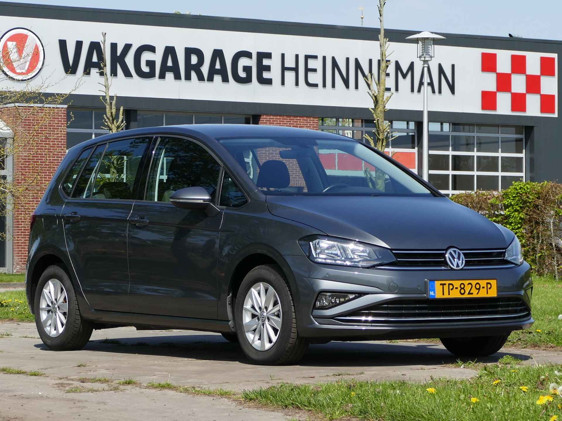 Volkswagen Golf Sportsvan 1.0 TSI Highline | navigatie | adaptieve cruise control | trekhaak | stoelverwarming - 13/53
