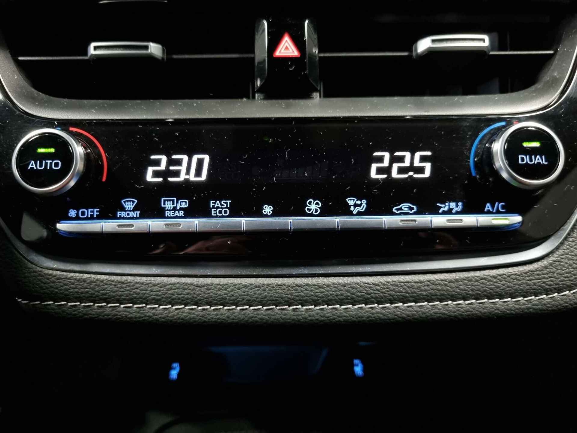 Toyota Corolla Touring Sports 1.8 Hybrid Executive Bi-Tone / HUD - 43/65