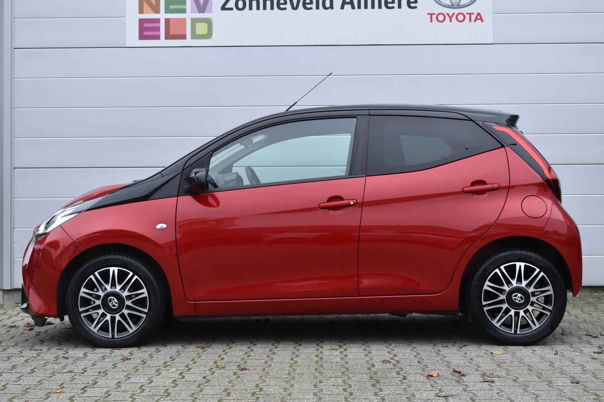 Toyota Aygo 1.0 VVT-i x-clusiv Bi-Tone Black top - 2/29