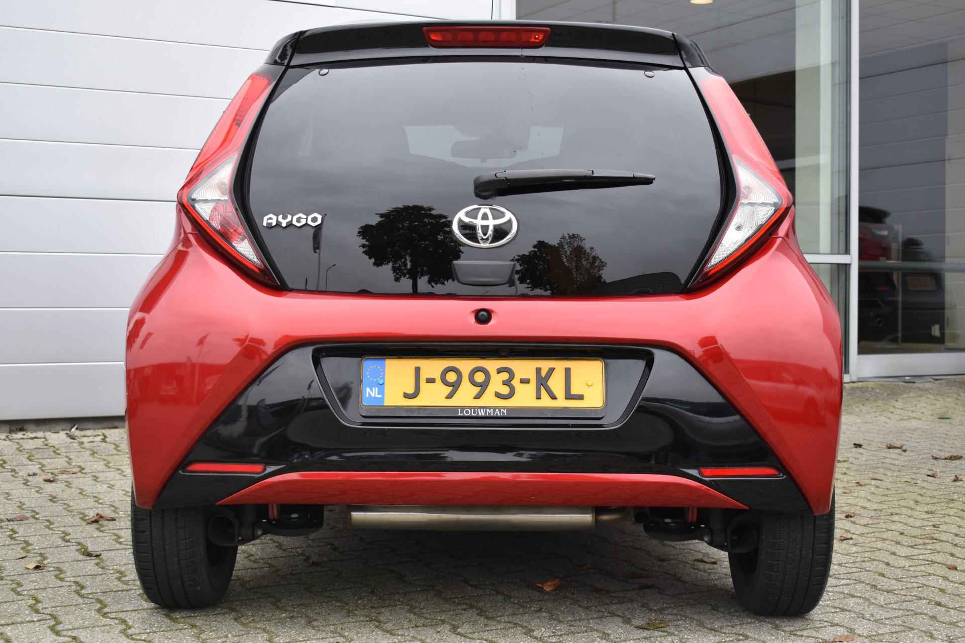 Toyota Aygo 1.0 VVT-i x-clusiv Bi-Tone Black top - 8/29