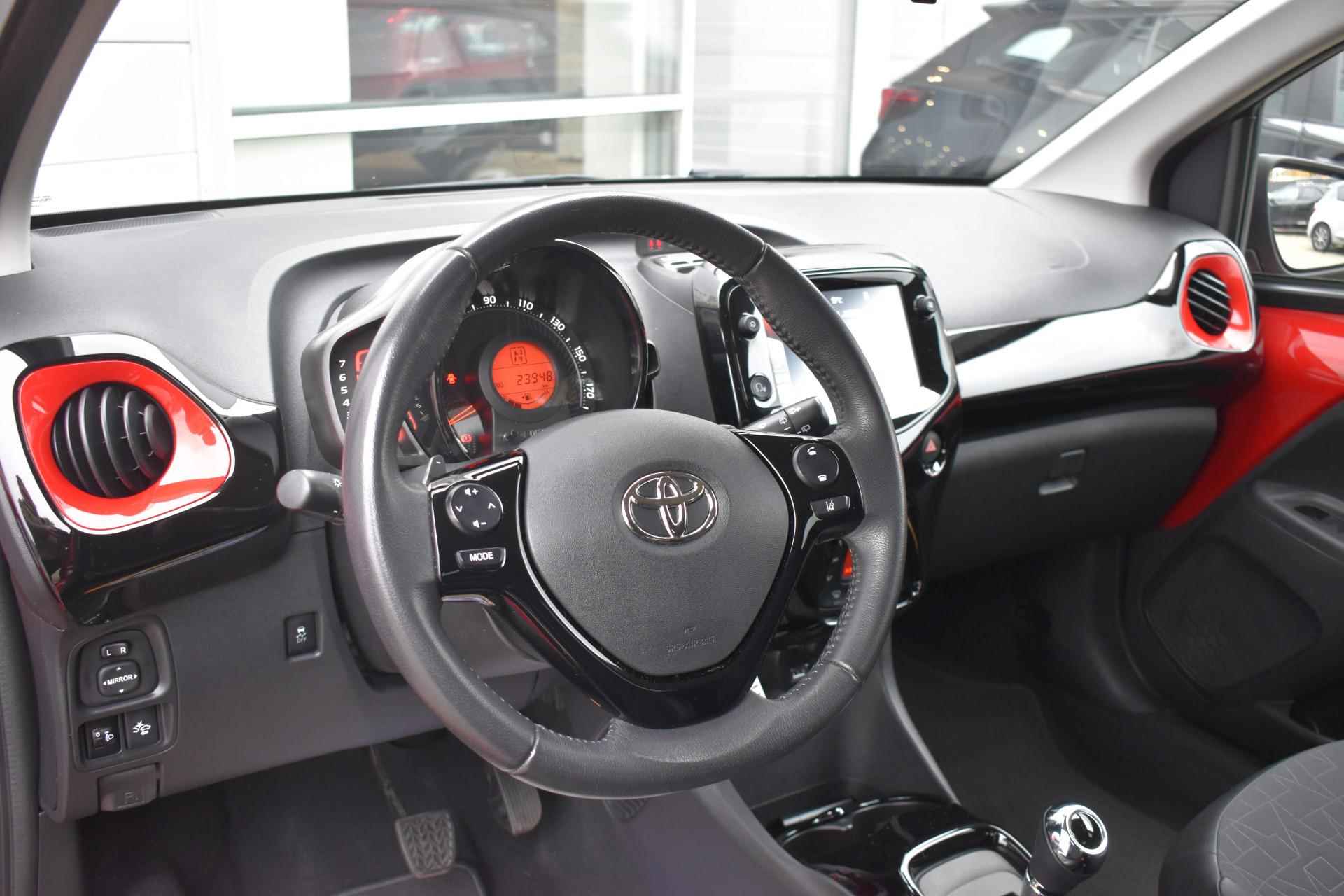 Toyota Aygo 1.0 VVT-i x-clusiv Bi-Tone Black top - 11/29