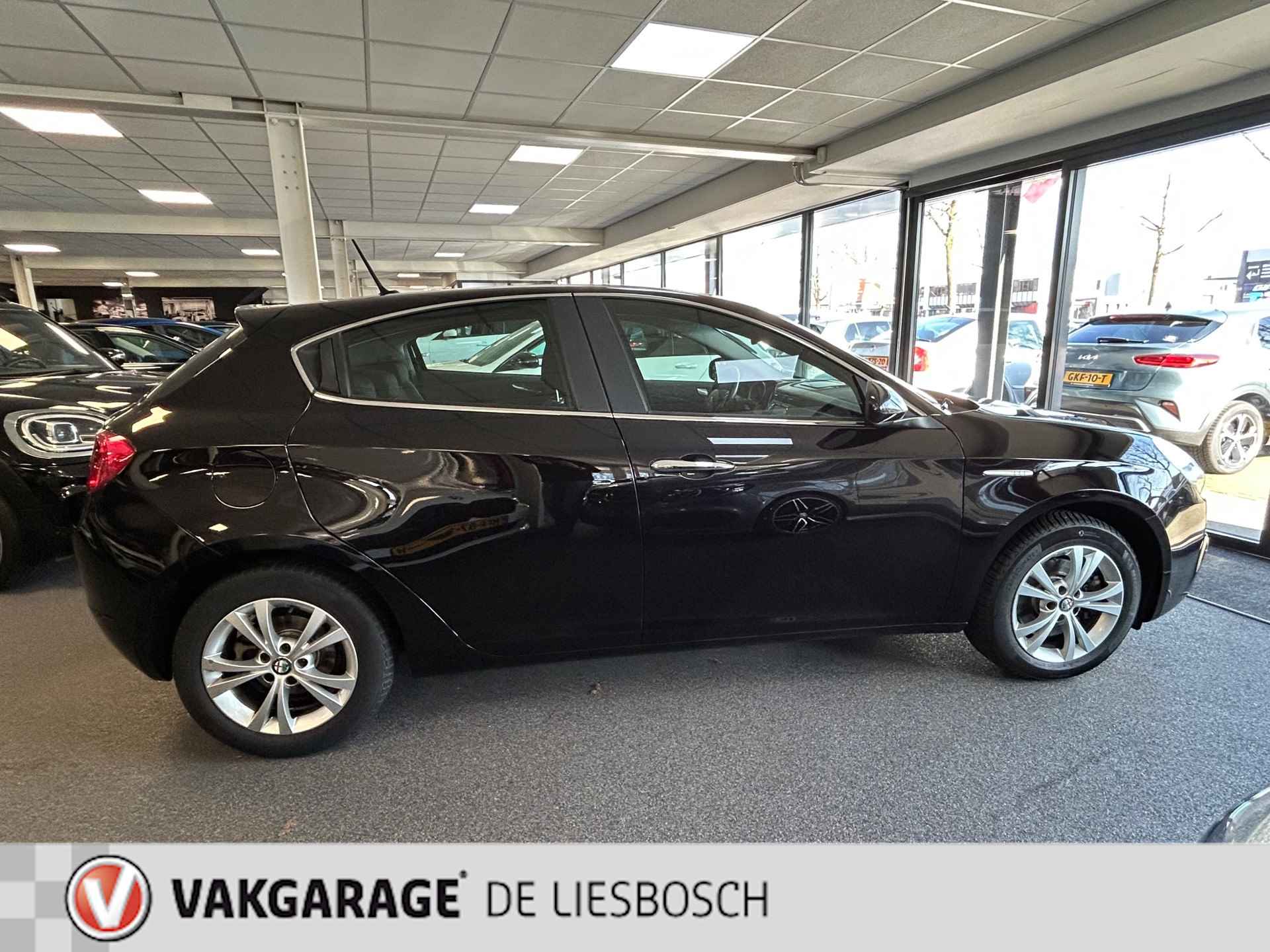 Alfa Romeo Giulietta 1.4 T Distinctive Lusso 170pk Automaat / navigatie / pdc / climate-control / cruise-control - 9/35