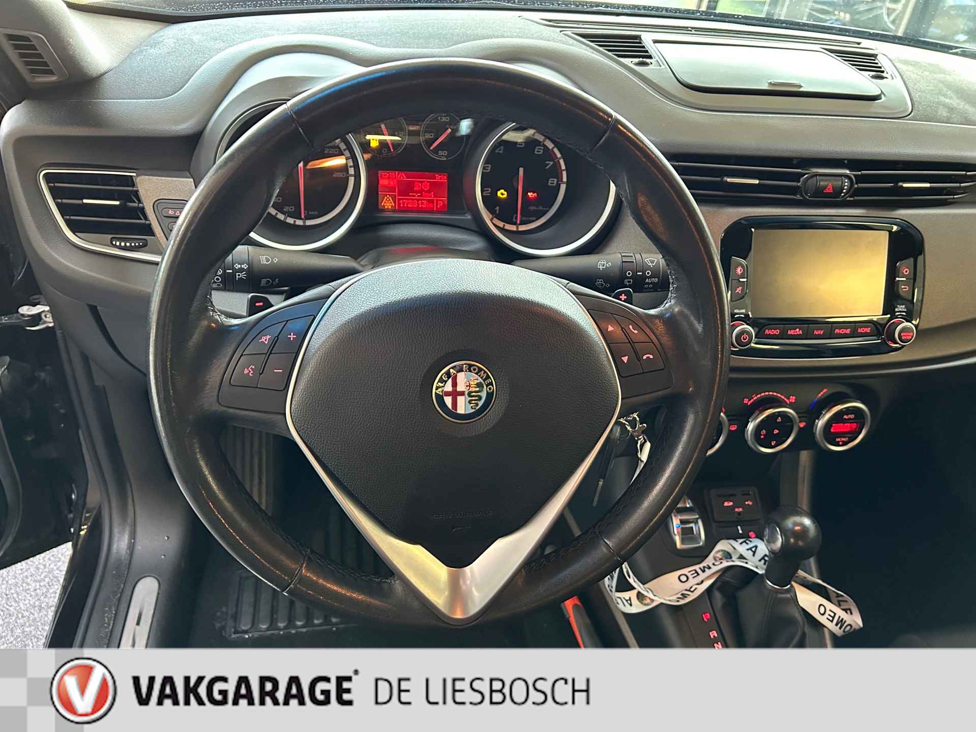 Alfa Romeo Giulietta 1.4 T Distinctive Lusso 170pk Automaat / navigatie / pdc / climate-control / cruise-control - 17/35