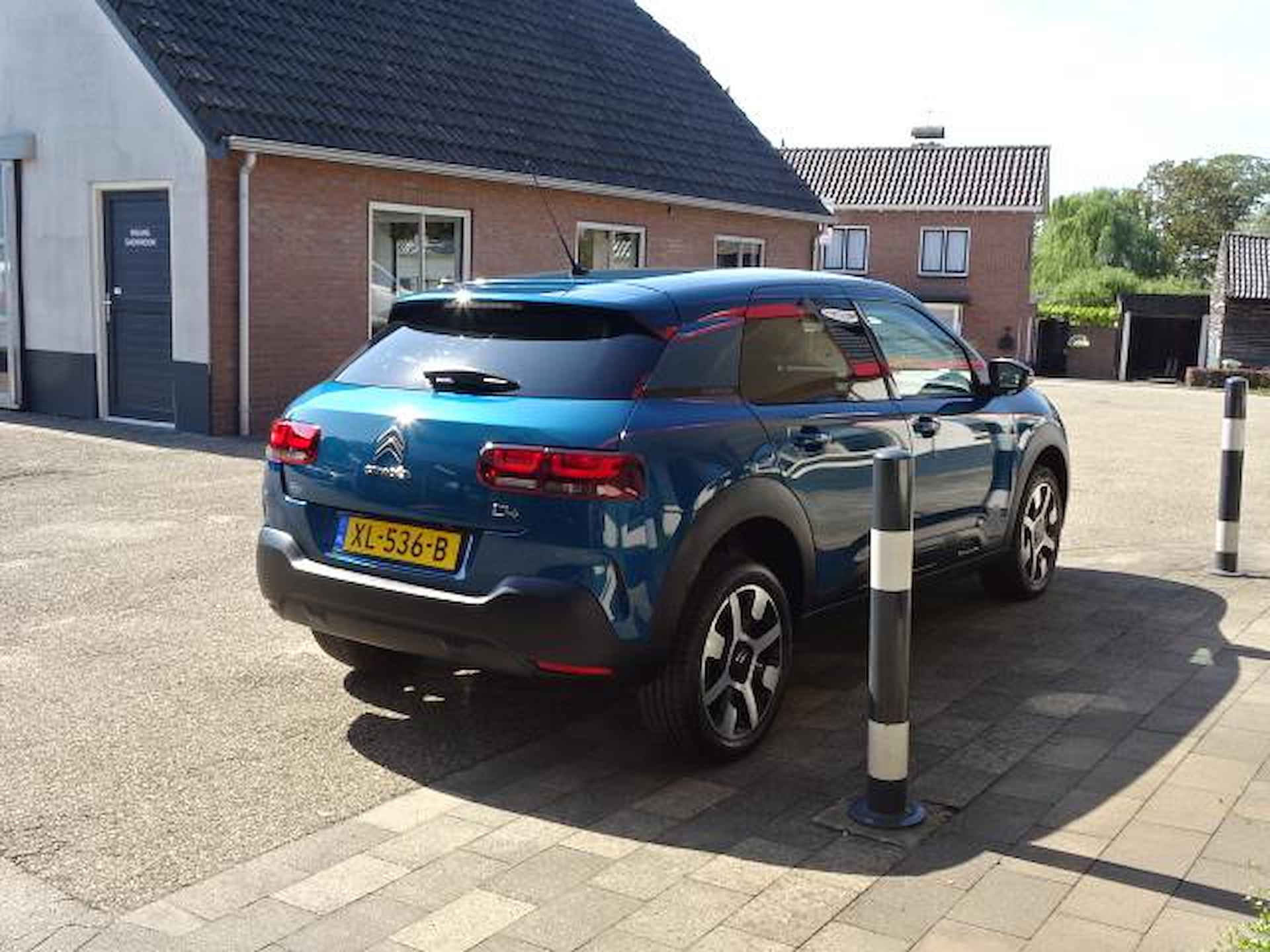 Citroen C4 Cactus 1.2 PureTech Shine - 6/26