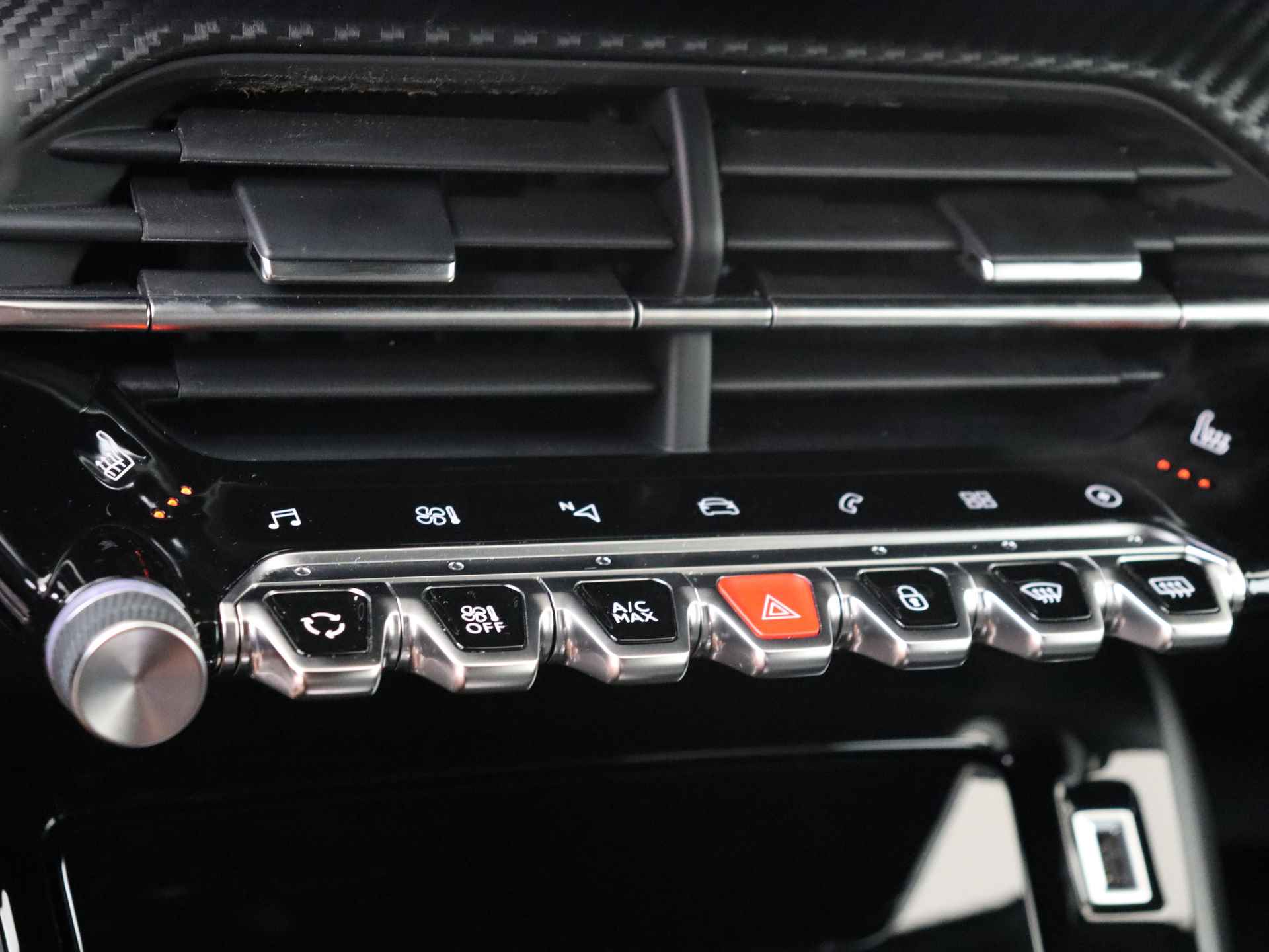 Peugeot e-2008 EV Allure Pack 50 kWh | Navigatie | Camera | Stoelverwarming | BTW |  | Beschikbaarheid in overleg | - 11/38