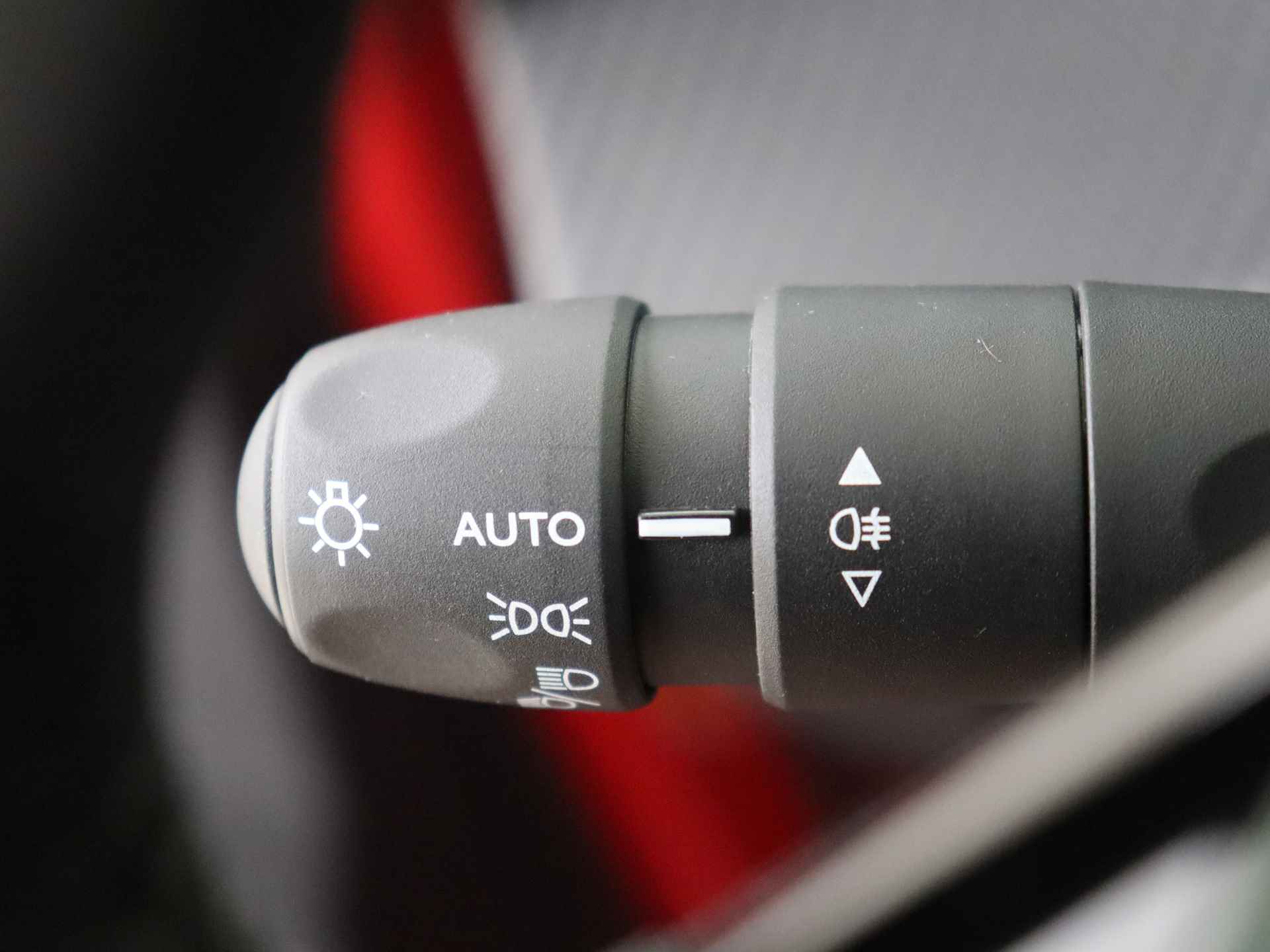 Peugeot e-2008 EV Allure Pack 50 kWh | Navigatie | Camera | Stoelverwarming | BTW |  | Beschikbaarheid in overleg | - 20/38