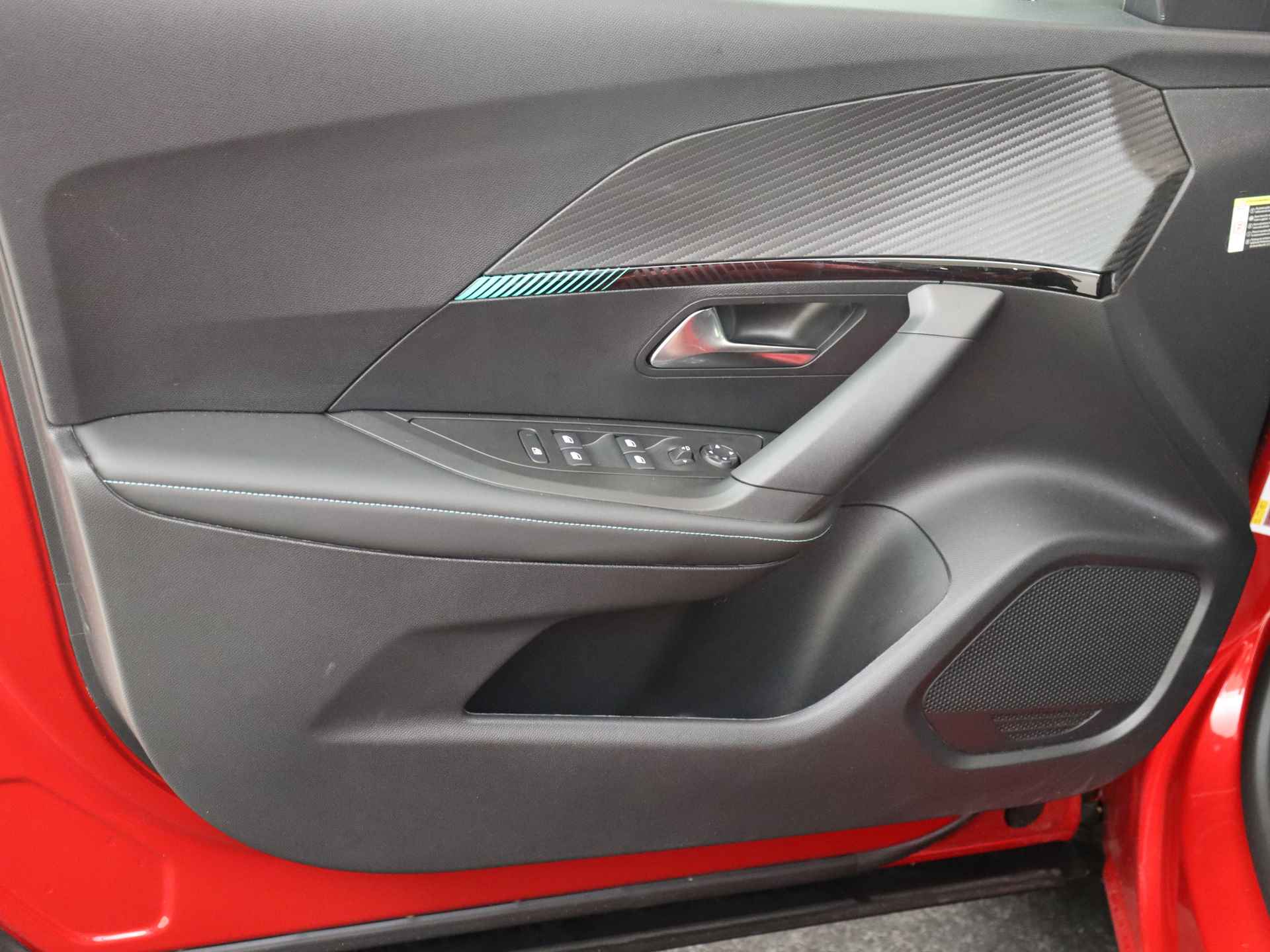 Peugeot e-2008 EV Allure Pack 50 kWh | Navigatie | Camera | Stoelverwarming | BTW |  | Beschikbaarheid in overleg | - 28/38