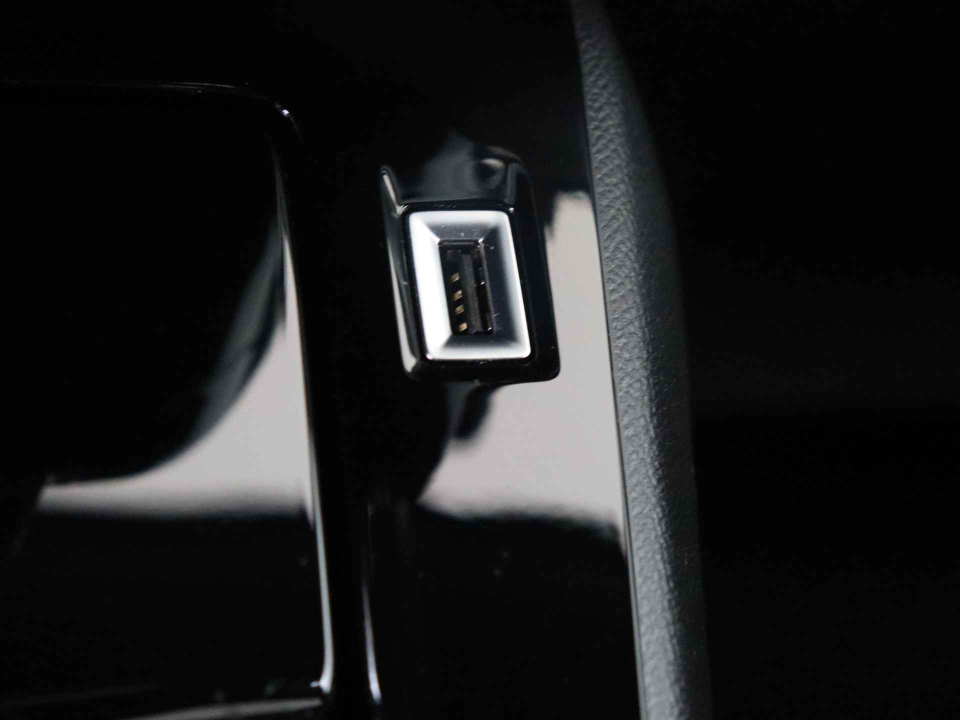 Peugeot e-2008 EV Allure Pack 50 kWh | Navigatie | Camera | Stoelverwarming | BTW |  | Beschikbaarheid in overleg | - 29/38