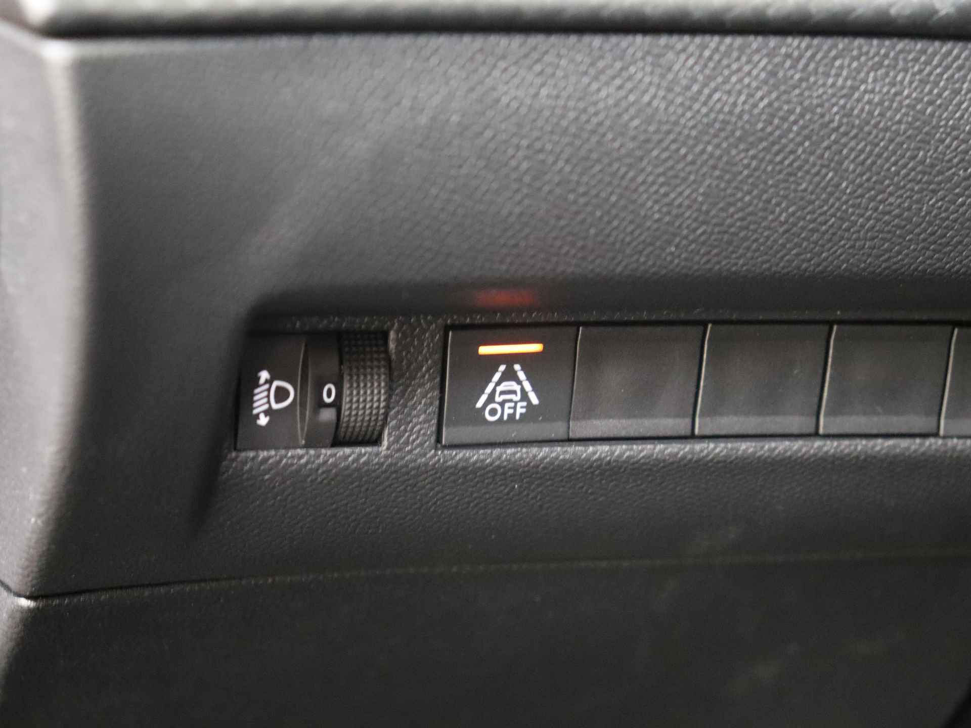 Peugeot e-2008 EV Allure Pack 50 kWh | Navigatie | Camera | Stoelverwarming | BTW |  | Beschikbaarheid in overleg | - 30/38