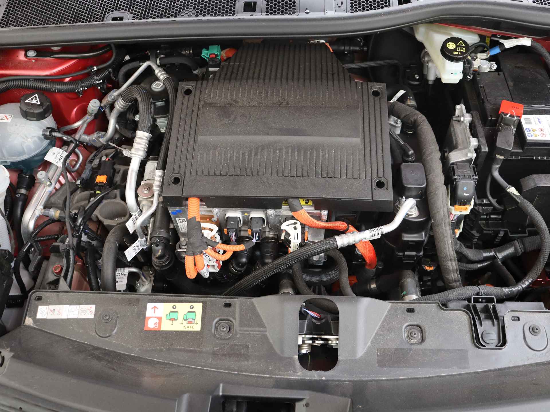 Peugeot e-2008 EV Allure Pack 50 kWh | Navigatie | Camera | Stoelverwarming | BTW |  | Beschikbaarheid in overleg | - 36/38