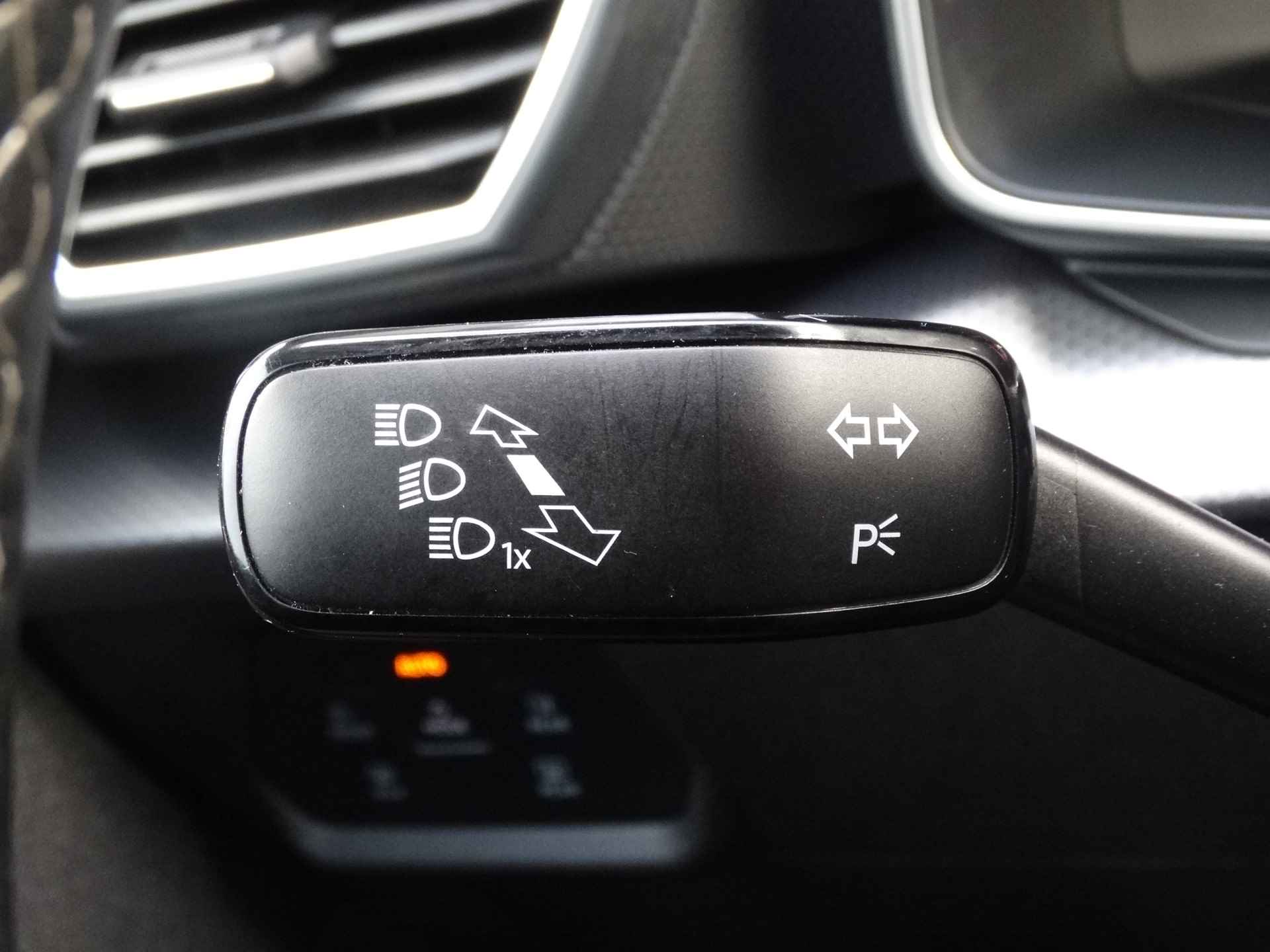SEAT Leon 1.0 eTSI 110PK 7-DSG automaat Style Business Intense | Navigatie | Climate Control | Achteruitrijcamera | - 20/29