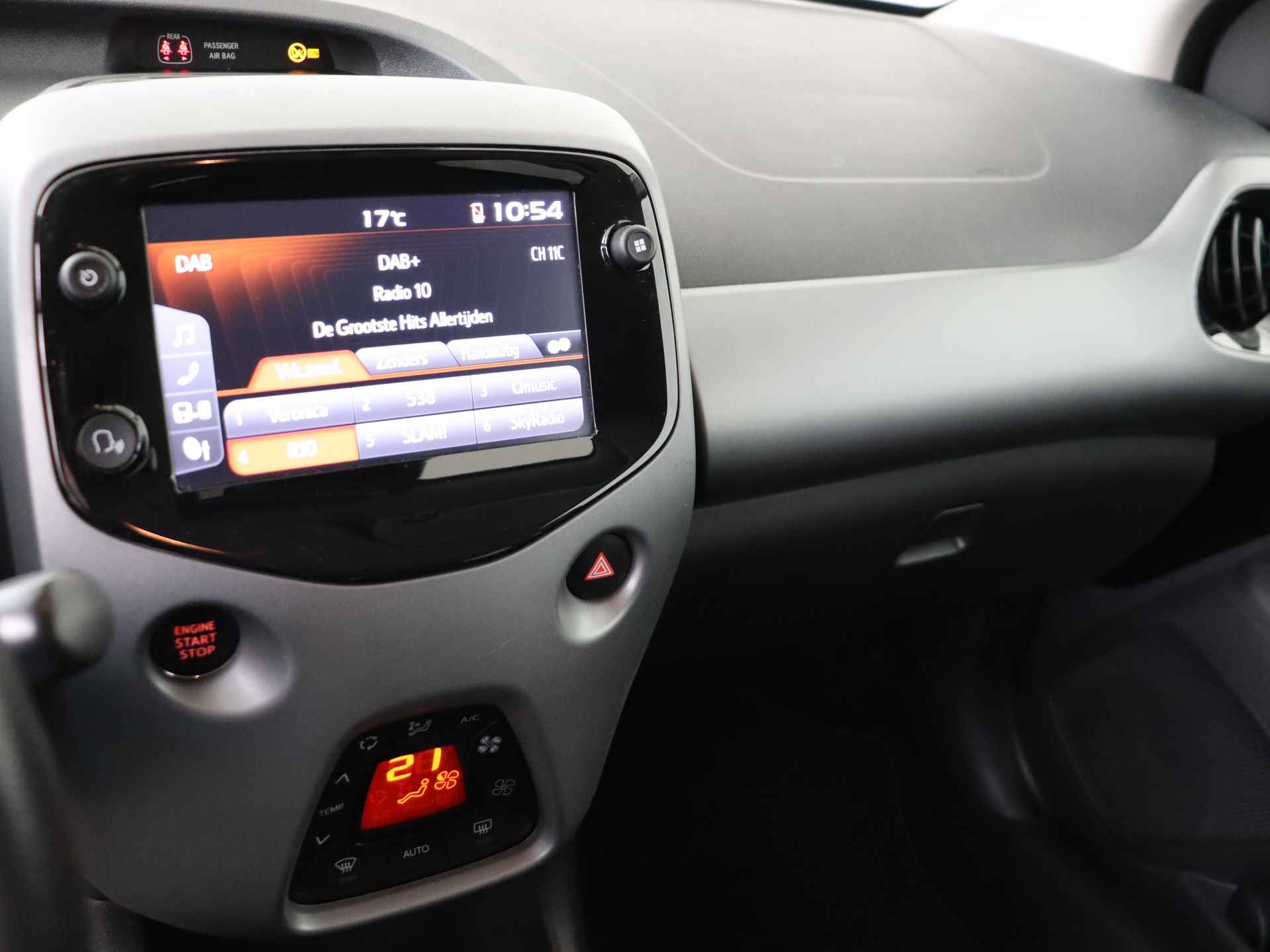 Toyota Aygo 1.0 VVT-i x-clusiv I Safety Sense | Apple Carplay/Android Auto I Climate Control I Keyless Entry/Start I 1e Eigenaar I Volledig LOUWMAN Onderhouden I - 8/45