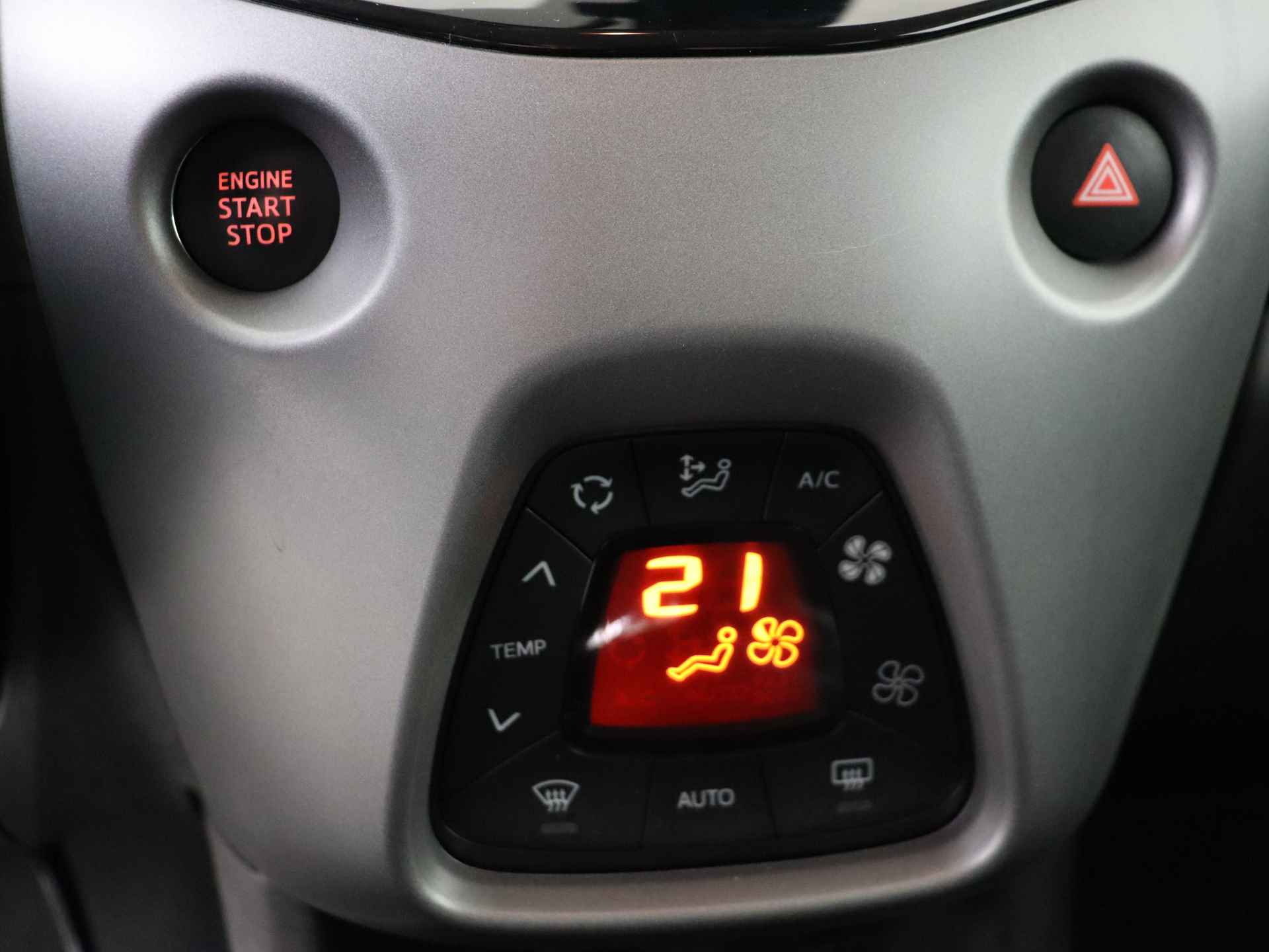 Toyota Aygo 1.0 VVT-i x-clusiv I Safety Sense | Apple Carplay/Android Auto I Climate Control I Keyless Entry/Start I 1e Eigenaar I Volledig LOUWMAN Onderhouden I - 12/45