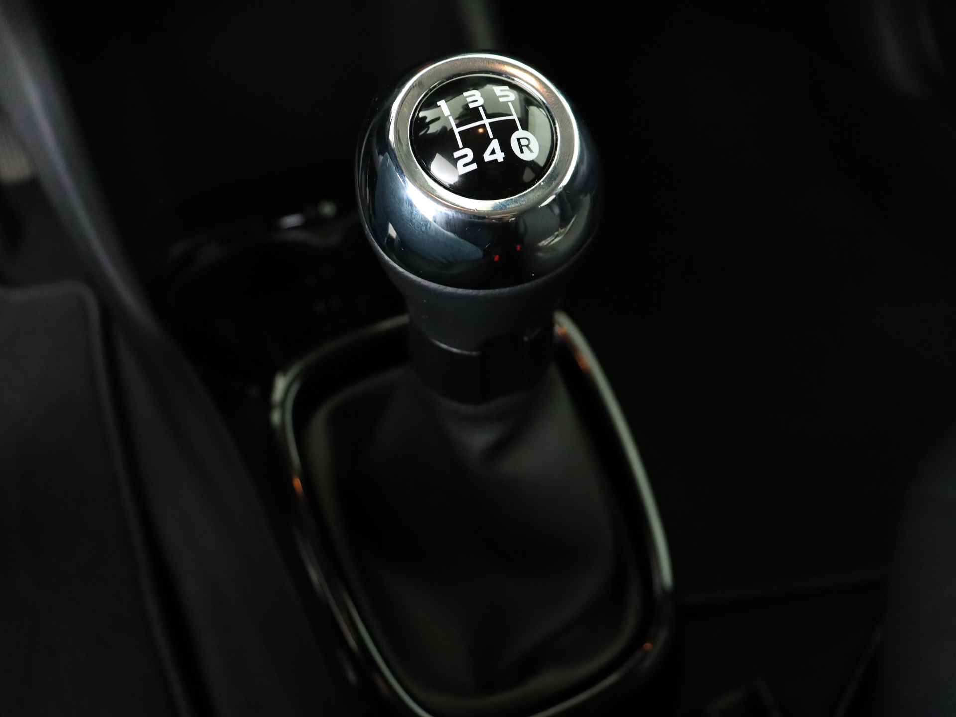 Toyota Aygo 1.0 VVT-i x-clusiv I Safety Sense | Apple Carplay/Android Auto I Climate Control I Keyless Entry/Start I 1e Eigenaar I Volledig LOUWMAN Onderhouden I - 13/45