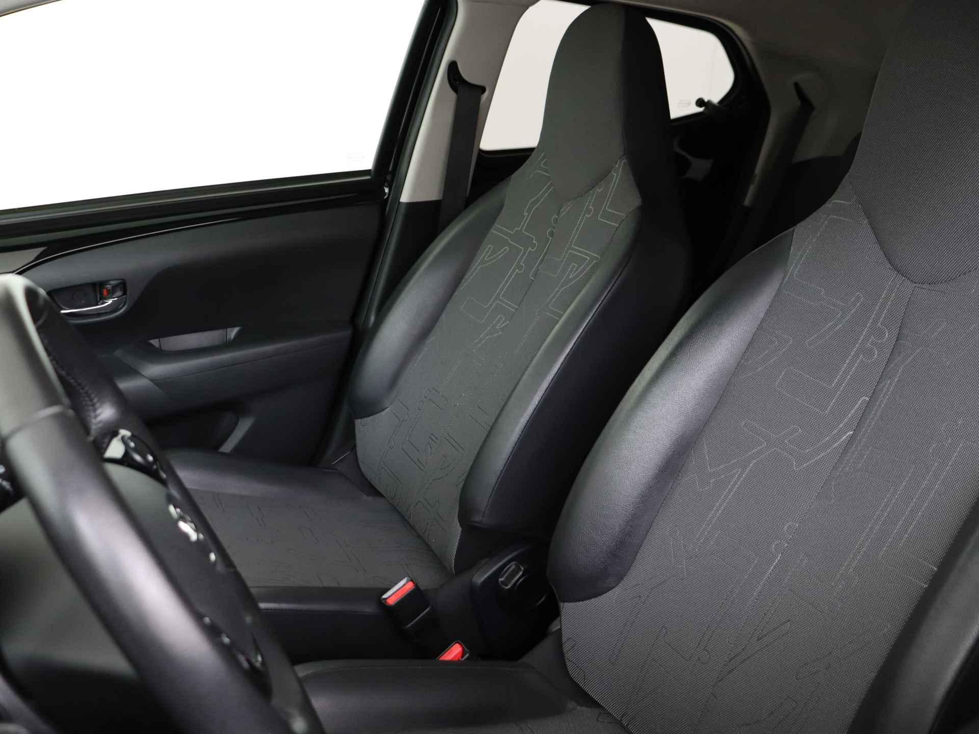 Toyota Aygo 1.0 VVT-i x-clusiv I Safety Sense | Apple Carplay/Android Auto I Climate Control I Keyless Entry/Start I 1e Eigenaar I Volledig LOUWMAN Onderhouden I - 42/45