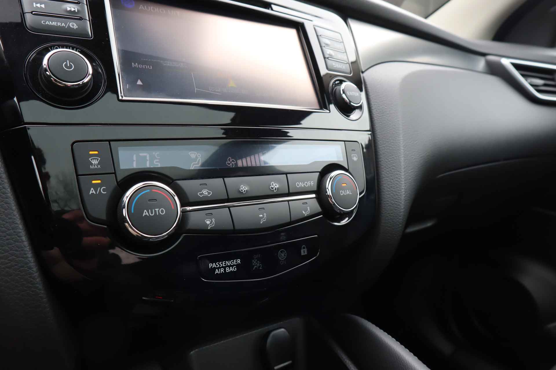 Nissan QASHQAI 1.2 N-Connecta | Trekhaak | Panoramadak | 360 Camera | Navigatie | Stoelverwarming - 14/43