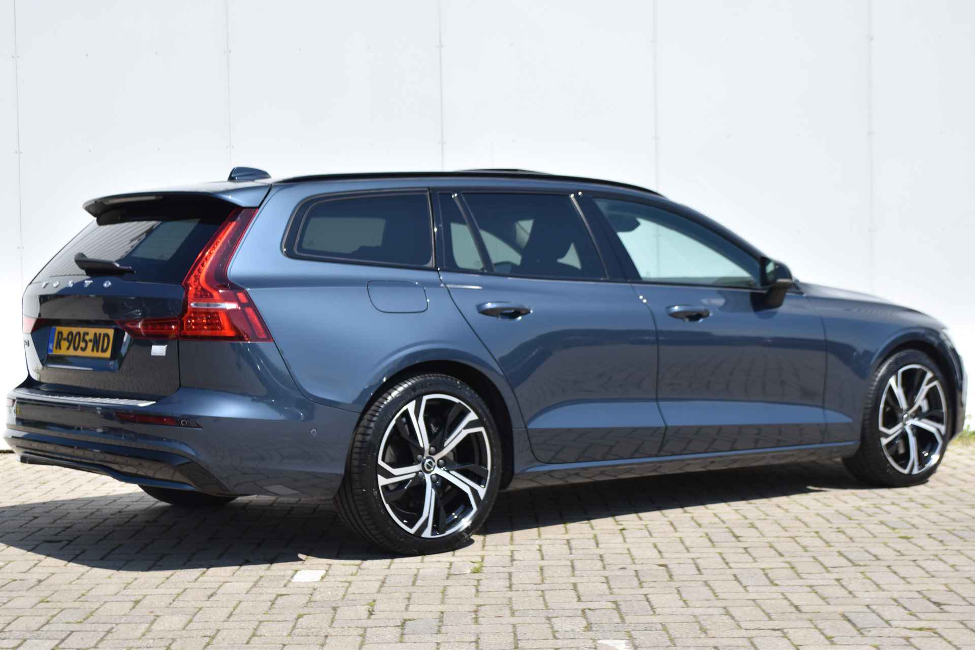 Volvo V60 T6 Recharge AWD Plus Dark #HarmanKardon #Stoelkoeling! #LongRange! - 6/33