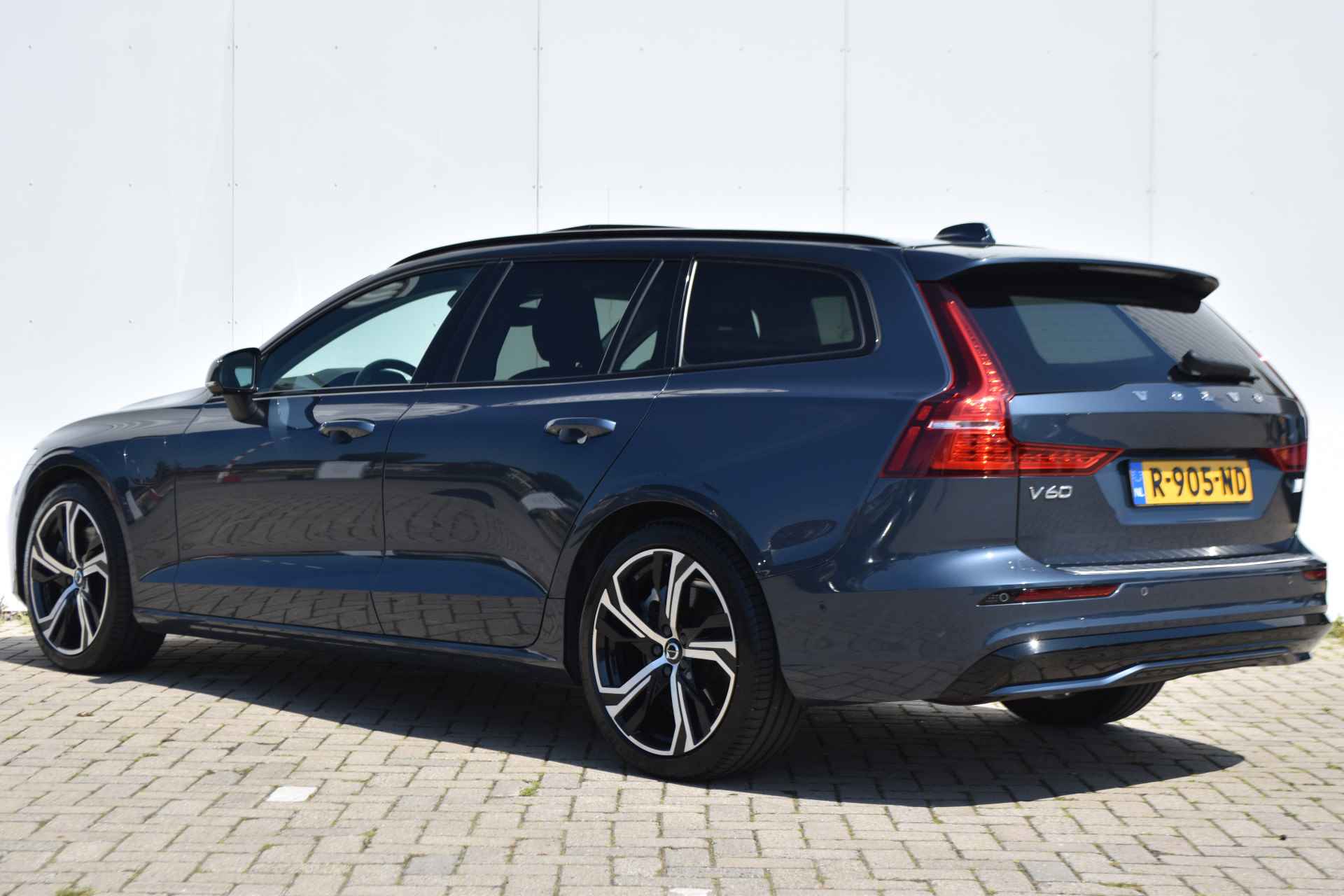 Volvo V60 T6 Recharge AWD Plus Dark #HarmanKardon #Stoelkoeling! #LongRange! - 8/33