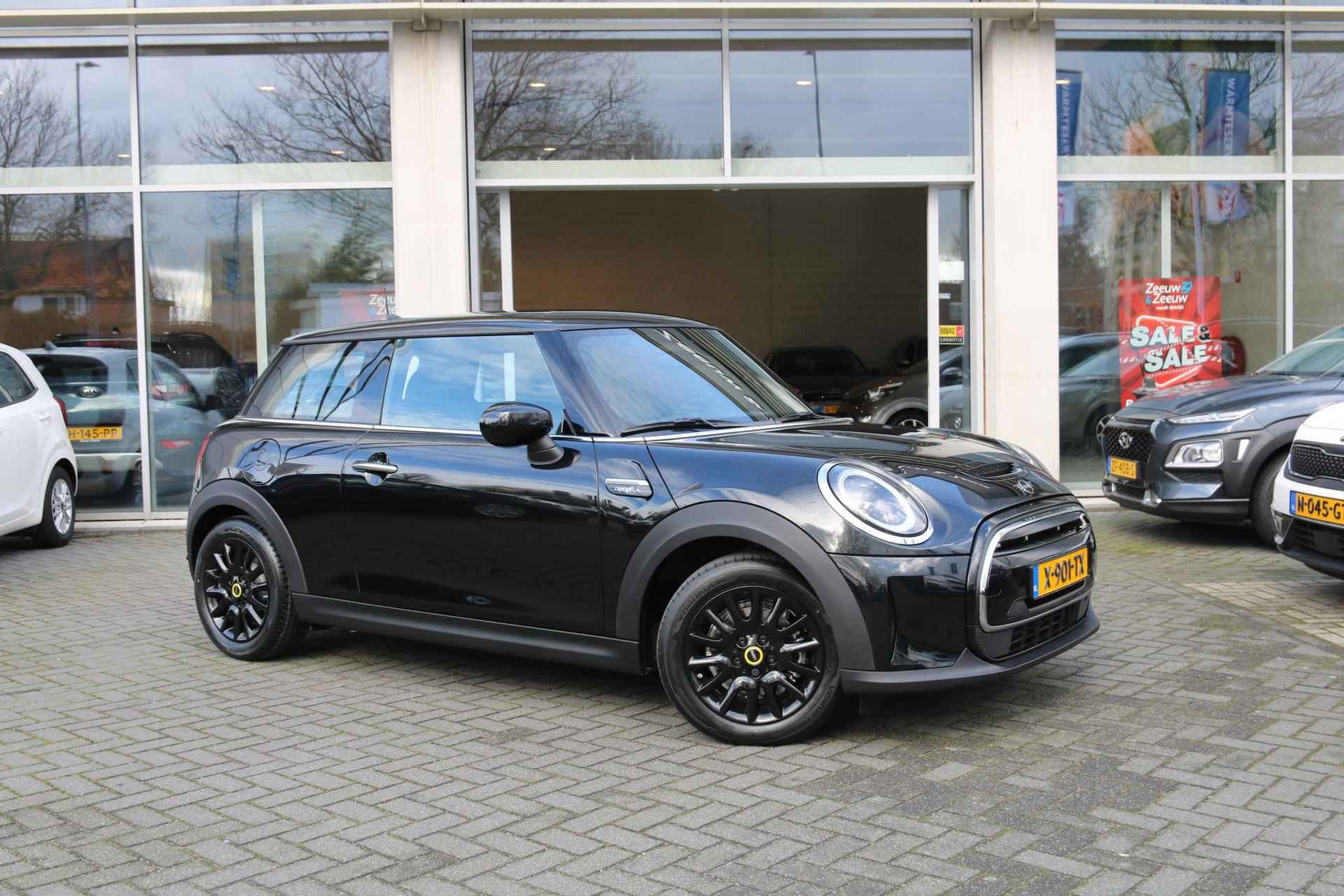 Mini Mini Electric Camden Edition 33 kWh NIEUW | Airco | Navi | LM Velgen | Cruise Control | Stoelverwarming |EXTR 2000 EURO SUBSIDIE VOORDEEL MOGELIJK| - 6/25