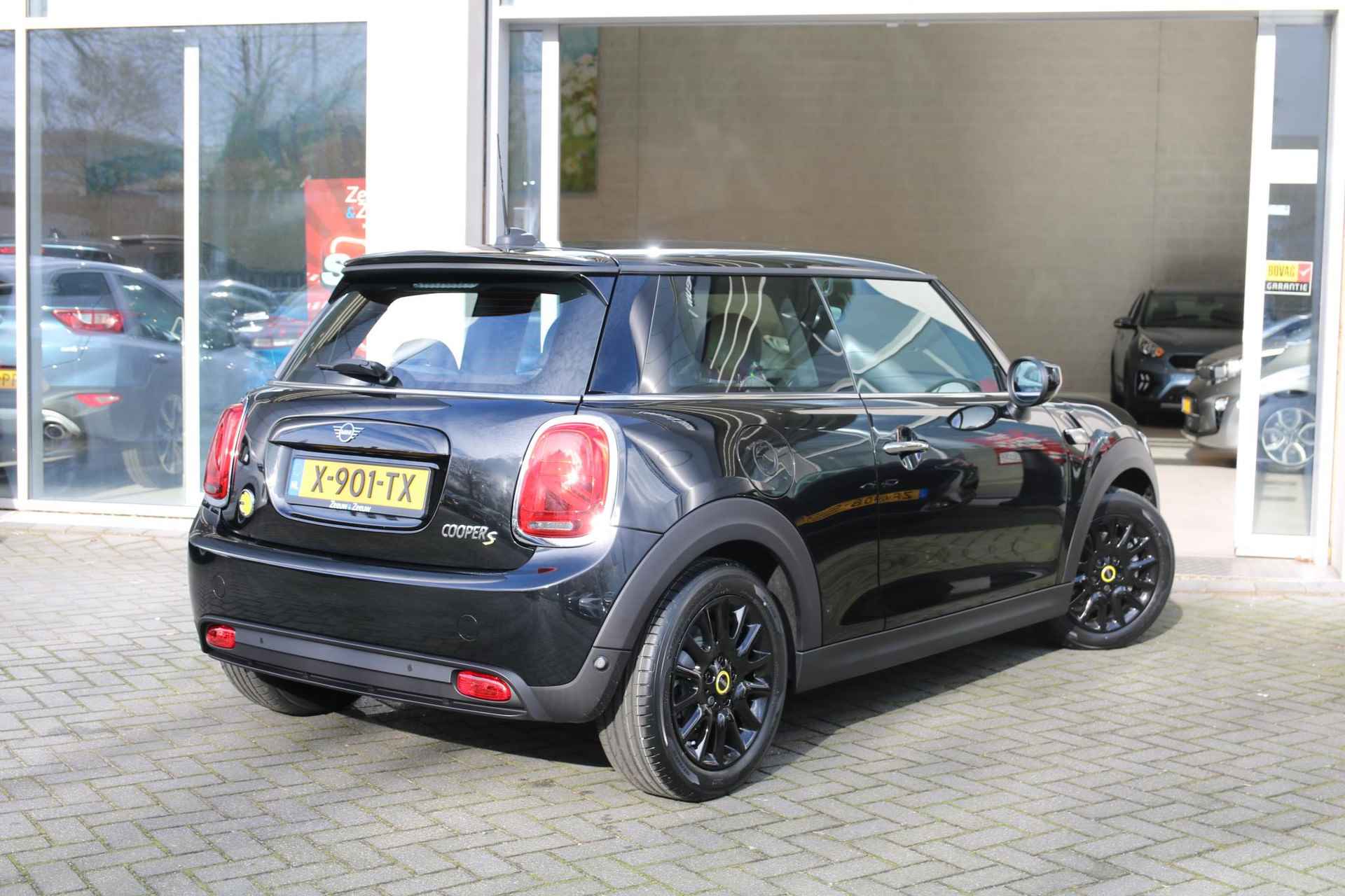 Mini Mini Electric Camden Edition 33 kWh NIEUW | Airco | Navi | LM Velgen | Cruise Control | Stoelverwarming |EXTR 2000 EURO SUBSIDIE VOORDEEL MOGELIJK| - 13/25