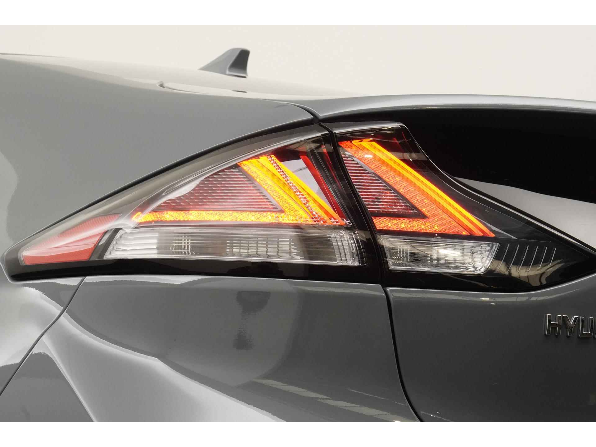 Hyundai IONIQ 1.6 GDi PHEV Premium | Bruin Leder |  Zondag Open! - 21/37