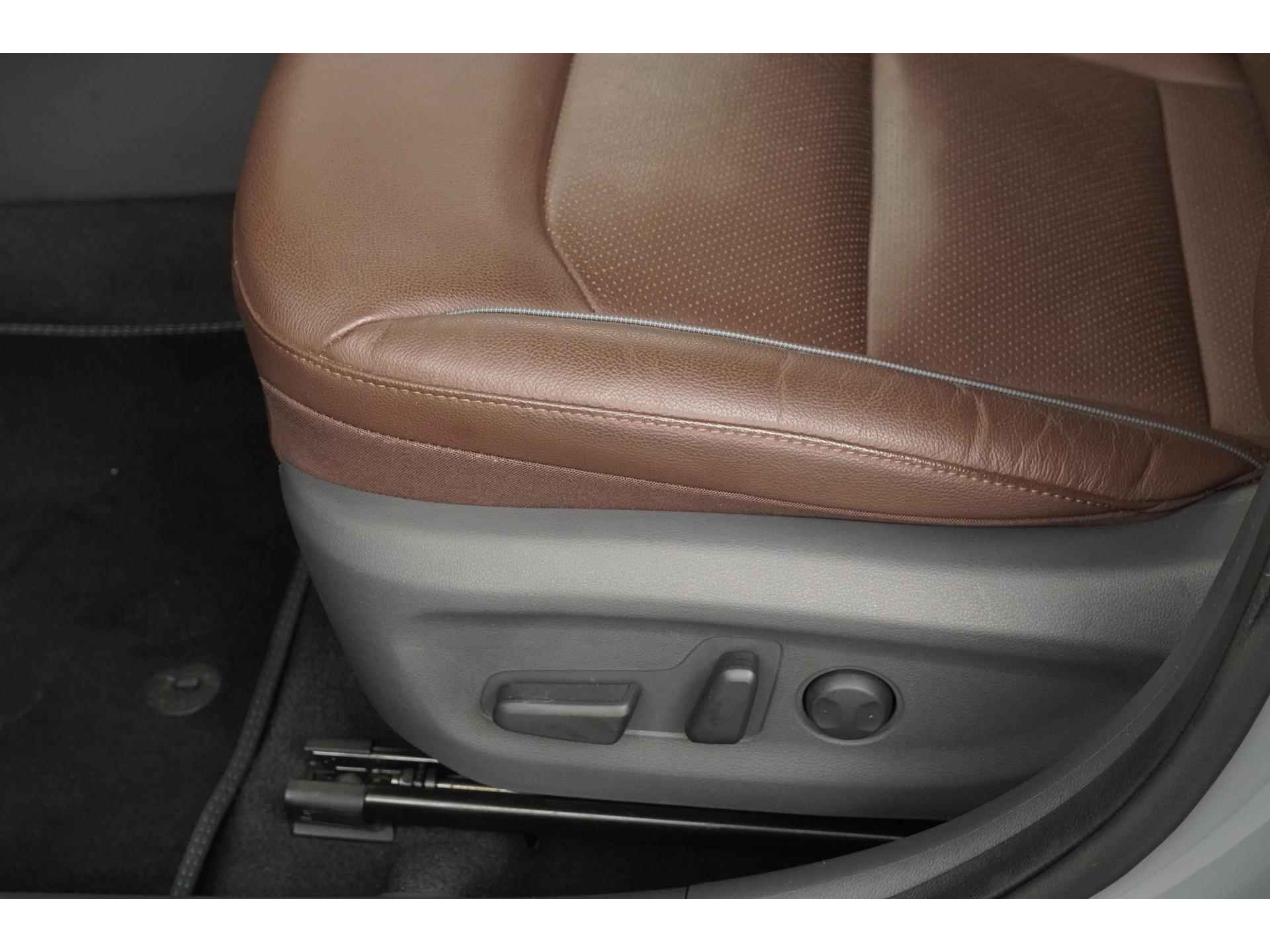 Hyundai IONIQ 1.6 GDi PHEV Premium | Bruin Leder |  Zondag Open! - 33/37