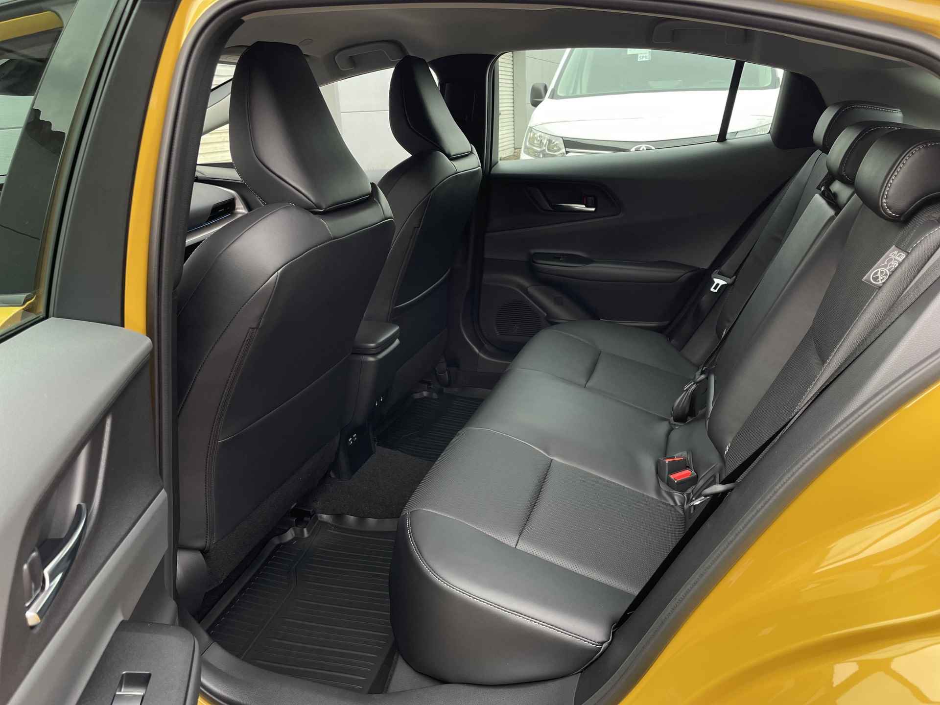 Toyota Prius 2.0 Plug-in Solar Edition Solar Roof | Apple CarPlay / Android Auto | Navigatie | Rijklaarprijs incl. garantie | - 42/45