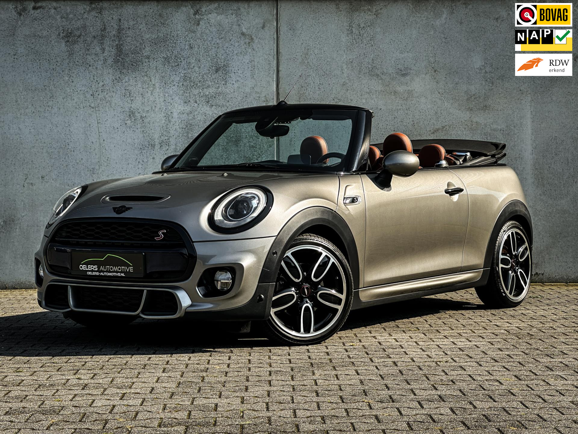 Mini Mini Cabrio 2.0 Cooper S Chili Serious Business | JCW | Org. NL | Leder | Head-up | Harman Kardon | Camera |