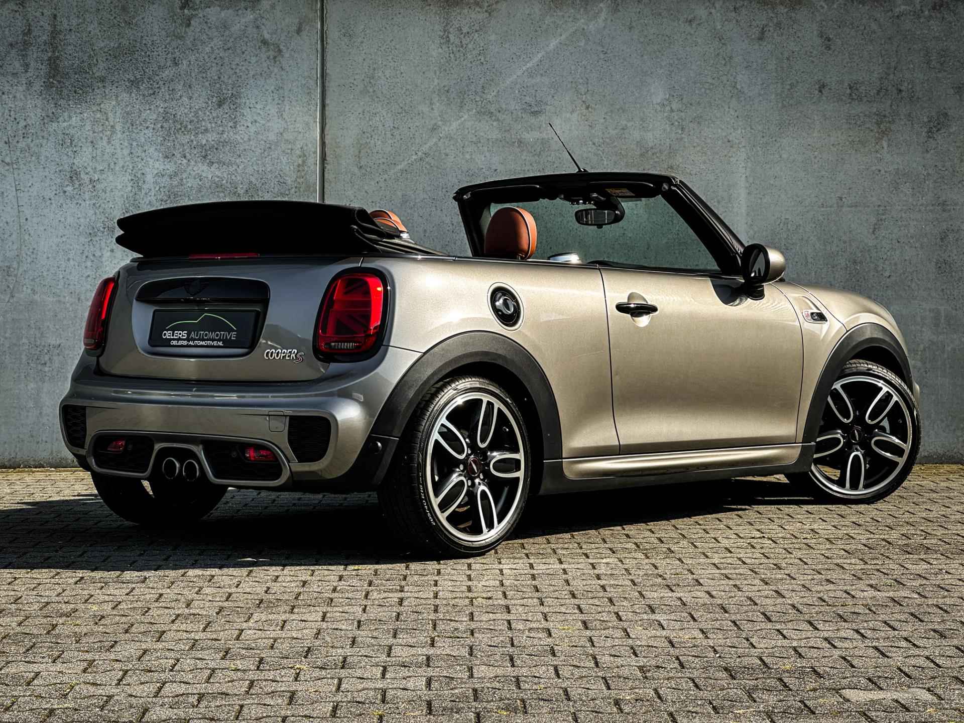 Mini Mini Cabrio 2.0 Cooper S Chili Serious Business | JCW | Org. NL | Leder | Head-up | Harman Kardon | Camera | - 2/46