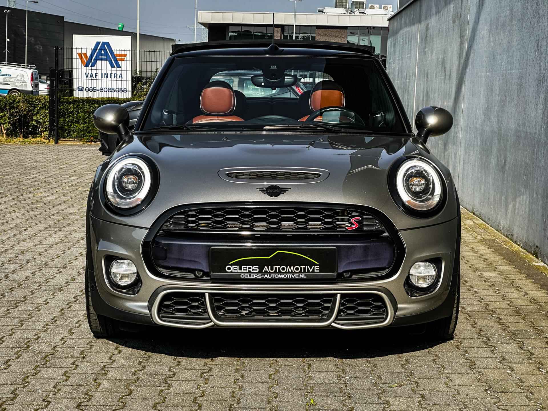 Mini Mini Cabrio 2.0 Cooper S Chili Serious Business | JCW | Org. NL | Leder | Head-up | Harman Kardon | Camera | - 17/46