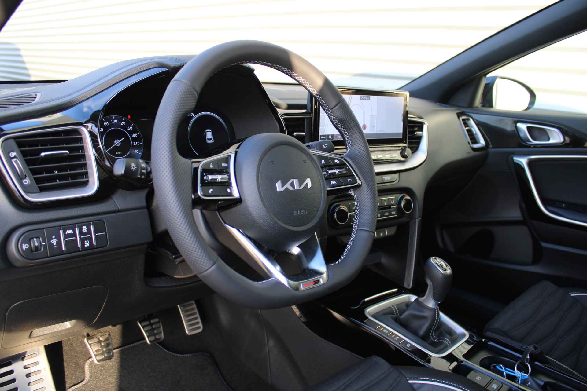 Kia Xceed 1.5 T-GDI MHEV GT-Line First Edition Pano | Airco | Navi | 18" LM | Camera | Cruise | Demo auto | - 27/33