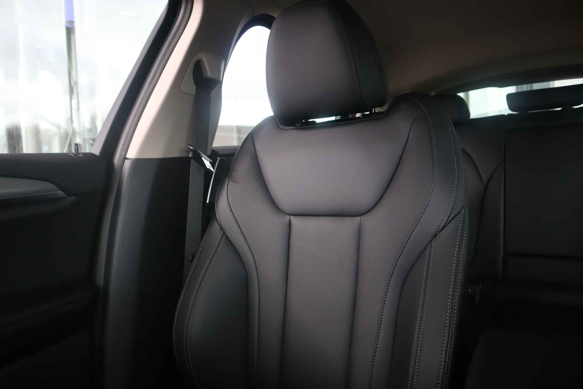 BMW X4 xDrive30i Head-Up Display / Driving Assistant / Comfort Access - 8/26