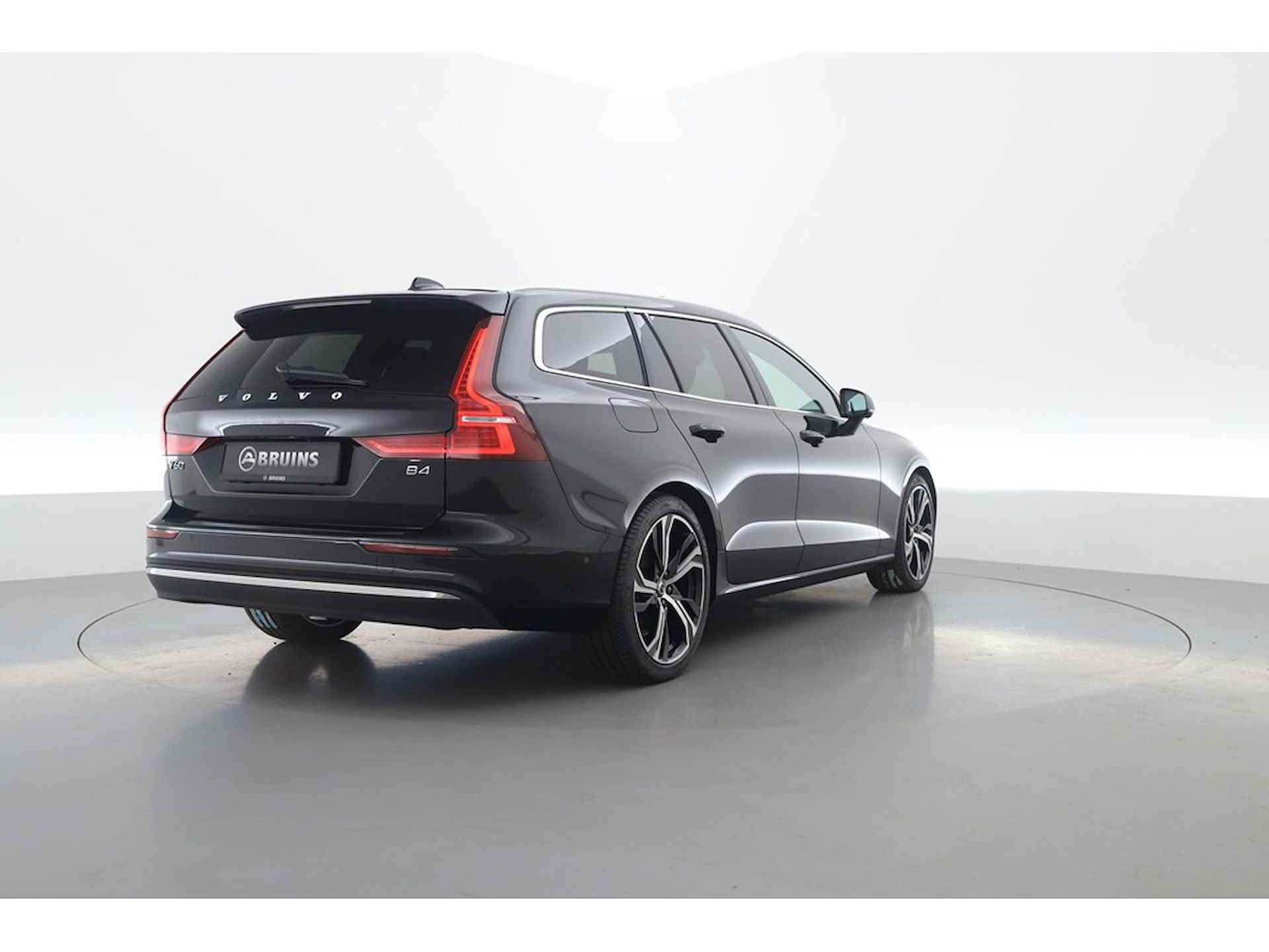 Volvo V60 2.0 197PK B4 Plus Bright, Pano-dak, H&K audio, Trekhaak - 4/32