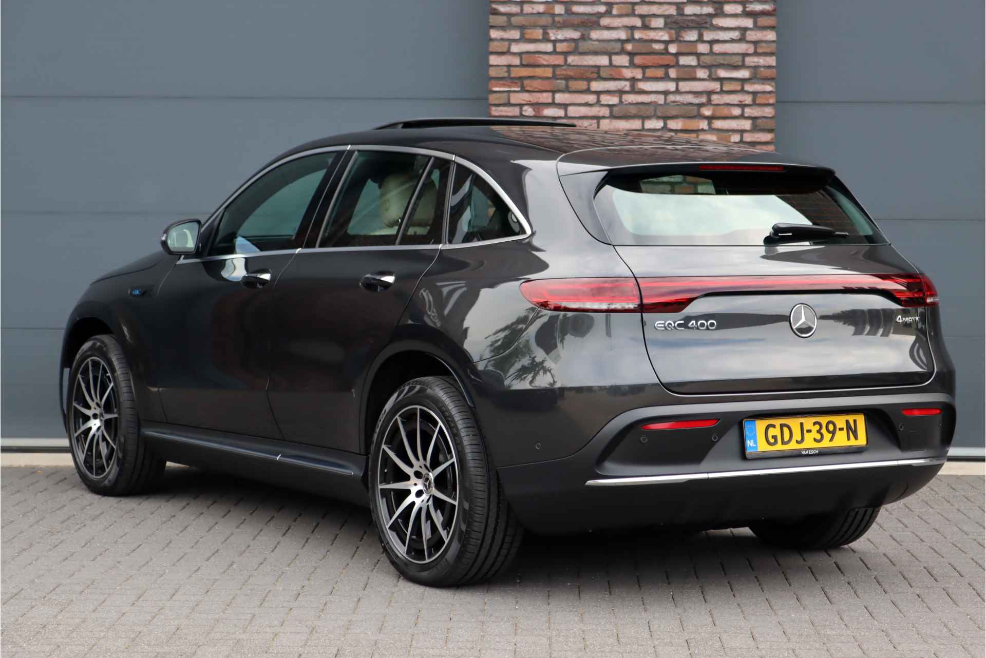 Mercedes-Benz EQC 400 4-MATIC AMG Line 80 kWh | Schuifdak | Distronic+ | Memory | Verwamd Stuurwiel | Stoelventilatie | HUD | Keyless Go | Surround Camera | Rijassistentiepakket | - 6/38