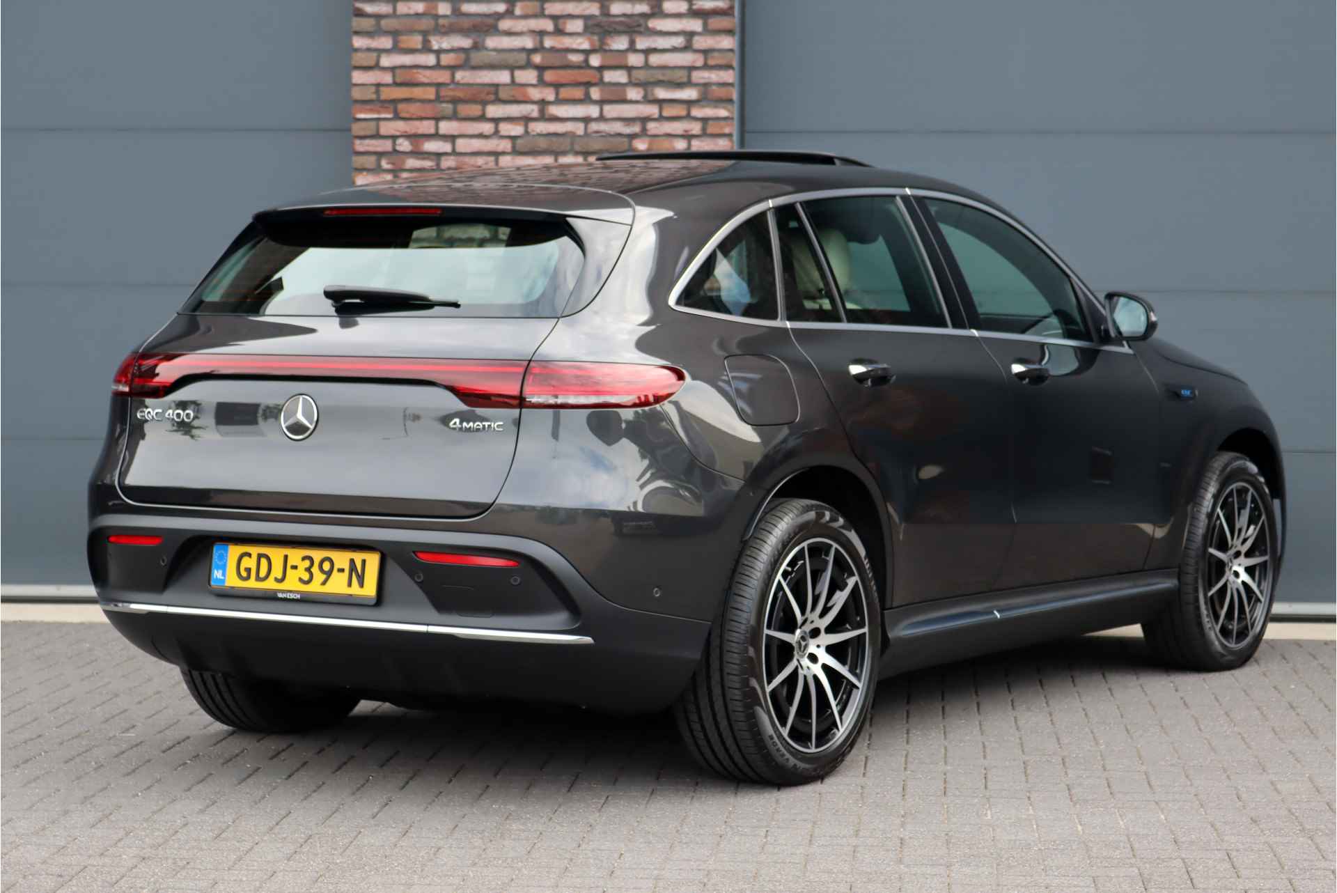 Mercedes-Benz EQC 400 4-MATIC AMG Line 80 kWh | Schuifdak | Distronic+ | Memory | Verwamd Stuurwiel | Stoelventilatie | HUD | Keyless Go | Surround Camera | Rijassistentiepakket | - 8/38